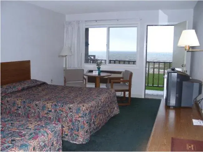 Bedroom in Waterfront Inn Mackinaw City