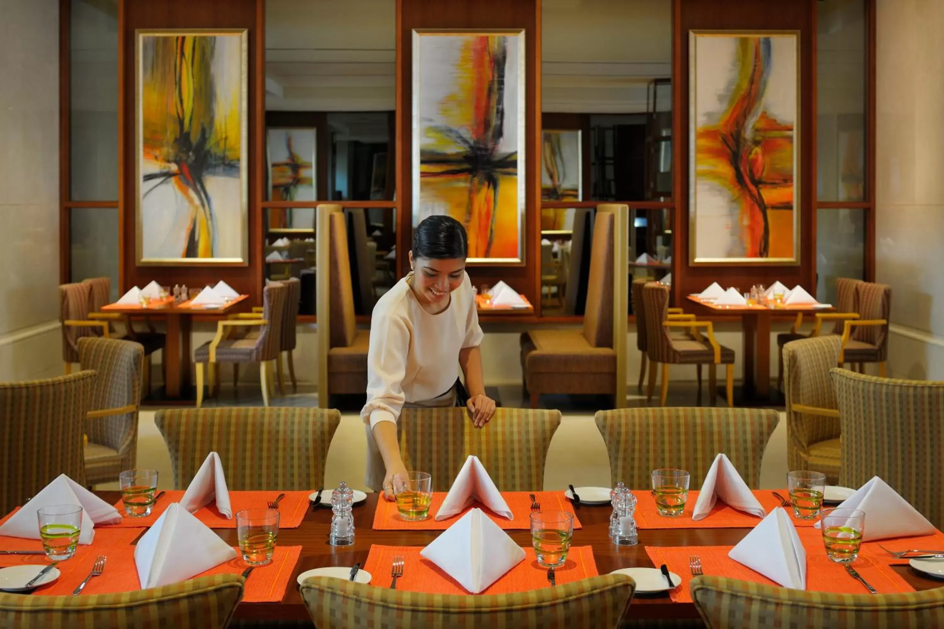 Restaurant/places to eat in Crowne Plaza - Dubai Jumeirah by IHG Restaurant/places to eat in Crowne Plaza - Dubai Jumeirah by IHG