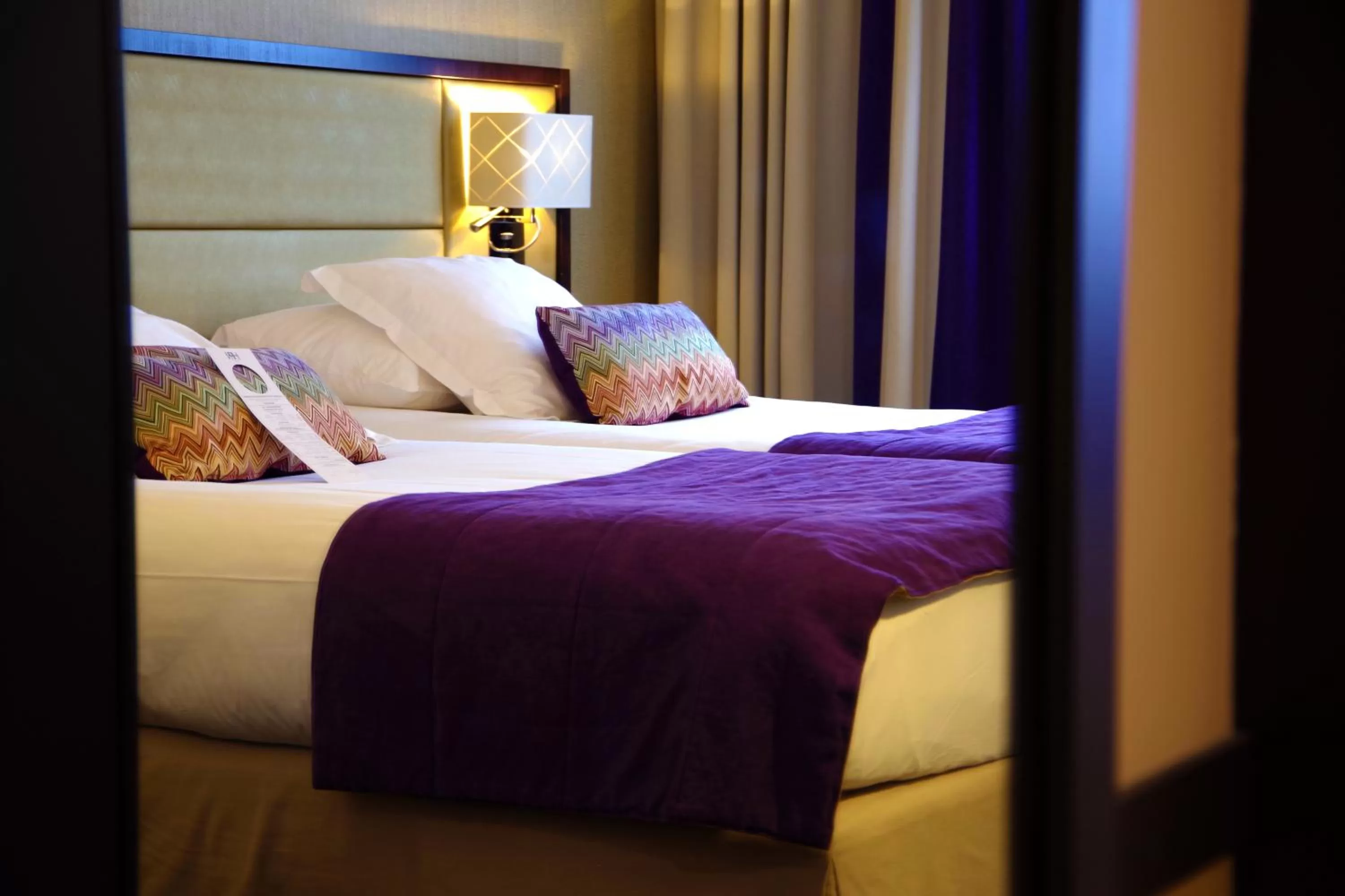 Bed in Hôtel Paris Neuilly