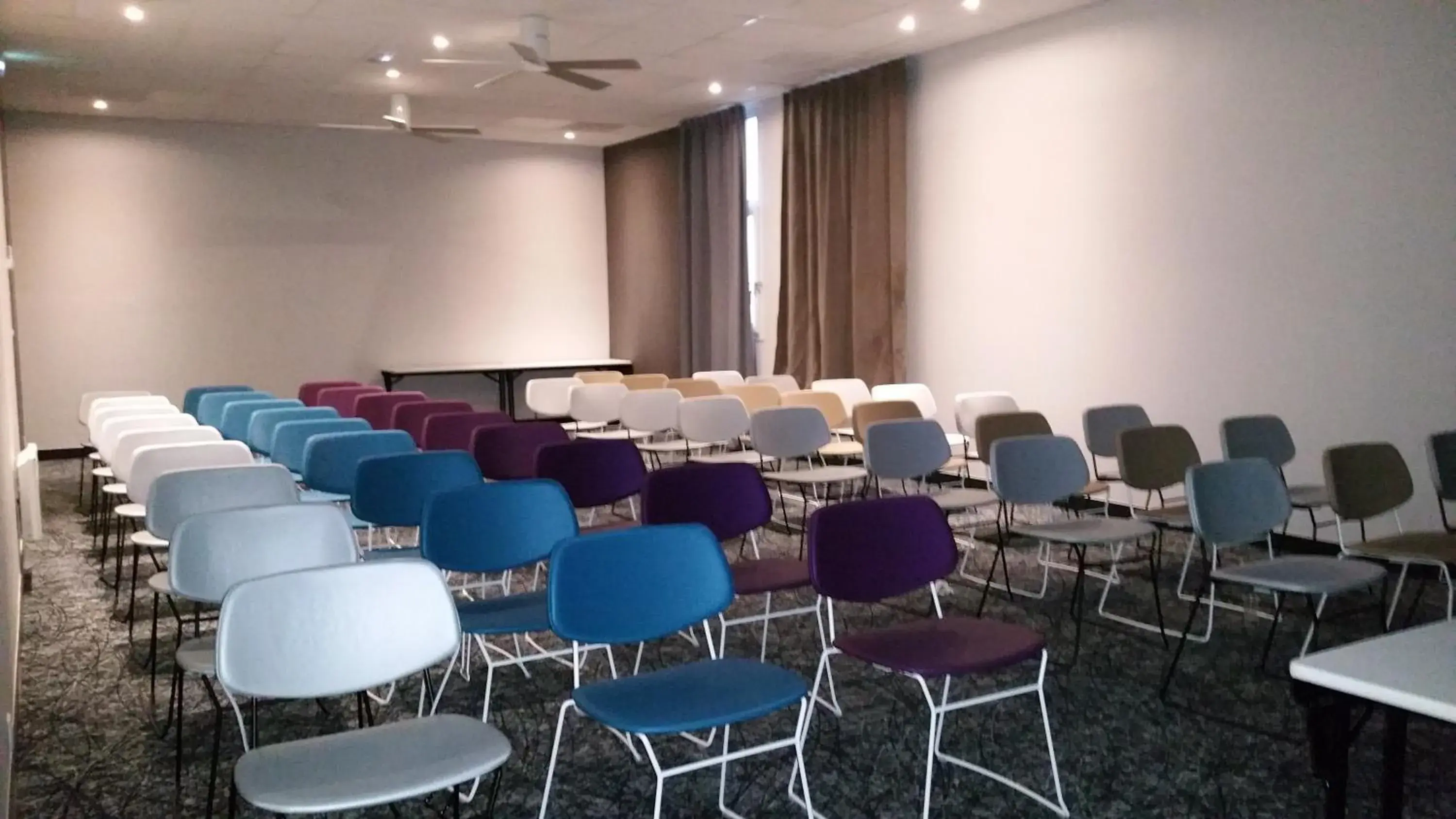 Meeting/conference room in ibis Styles Antony Paris Sud