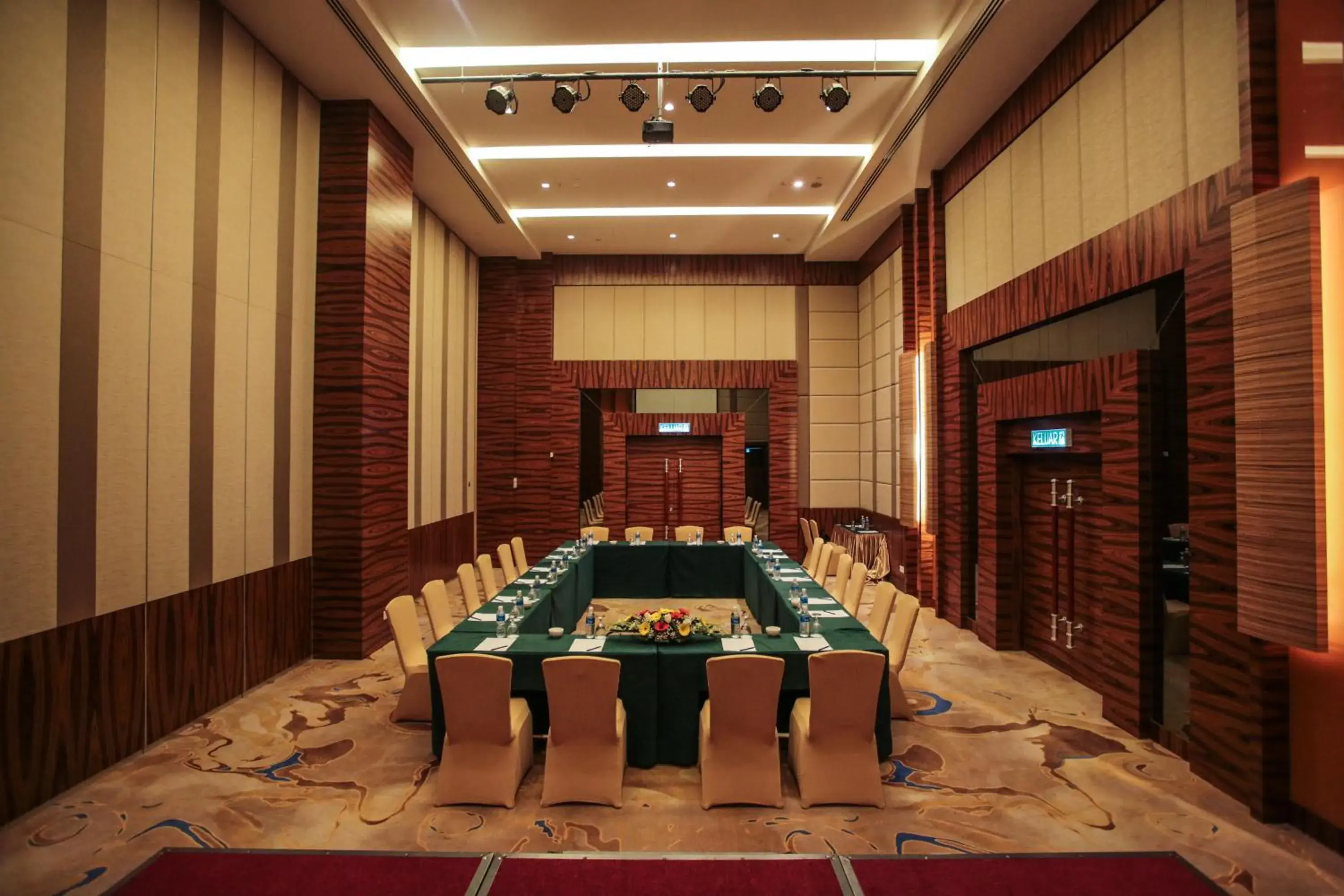 Meeting/conference room, Restaurant/Places to Eat in V8 Hotel Johor Bahru