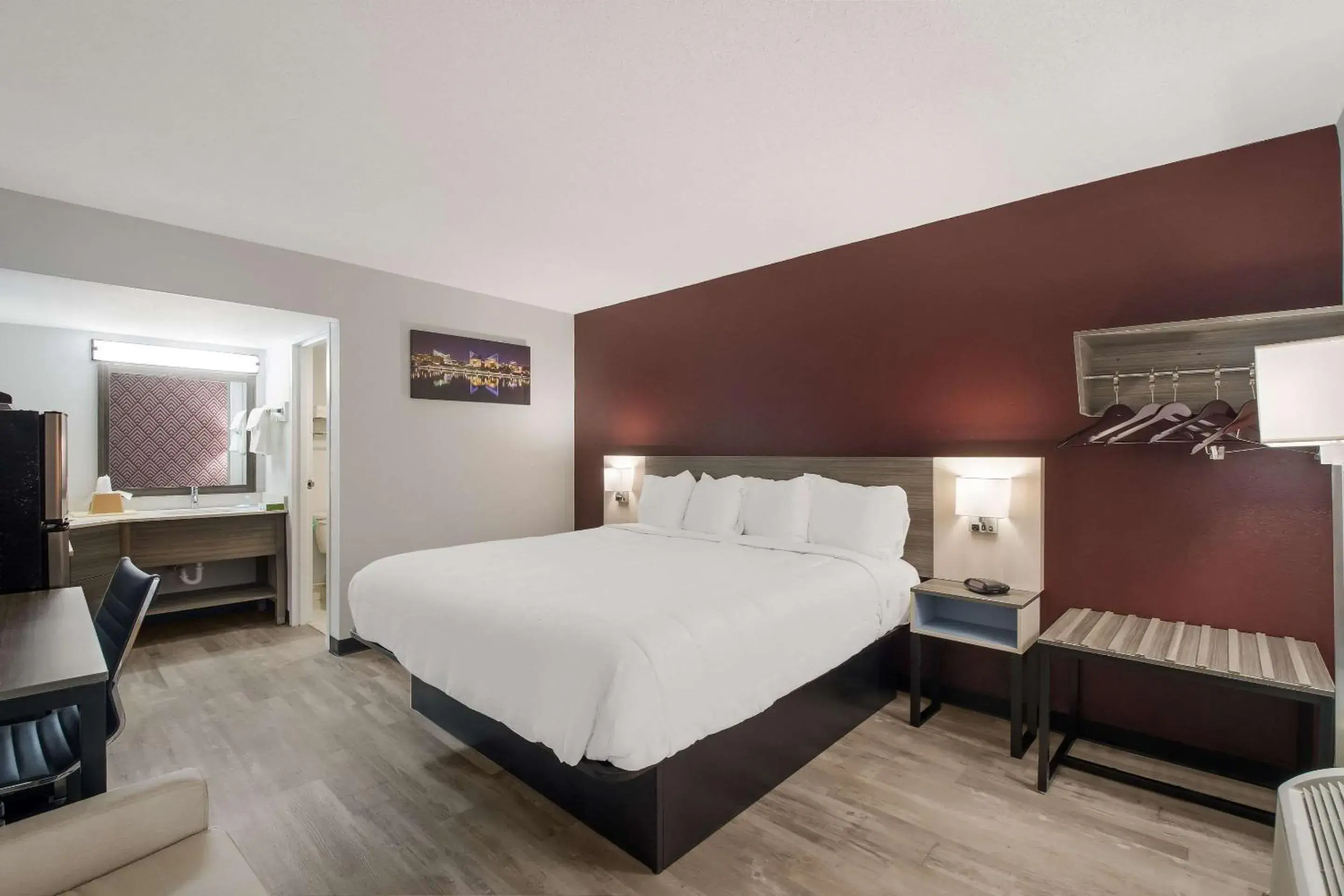 Bedroom, Bed in Suburban Studios Cleveland Central Bedroom, Bed in Suburban Studios Cleveland Central