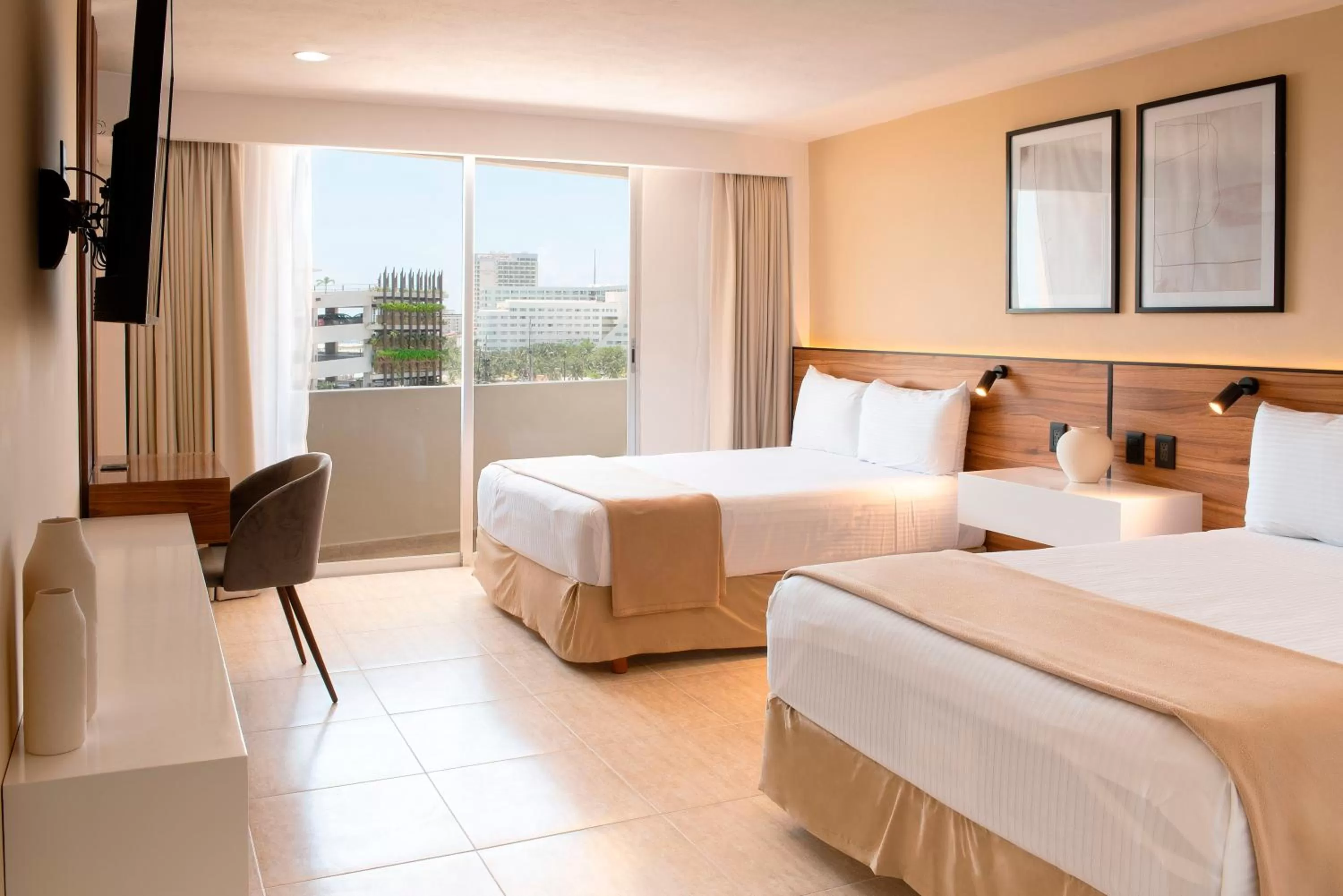 Photo of the whole room, Bed in Hotel Calypso Cancun