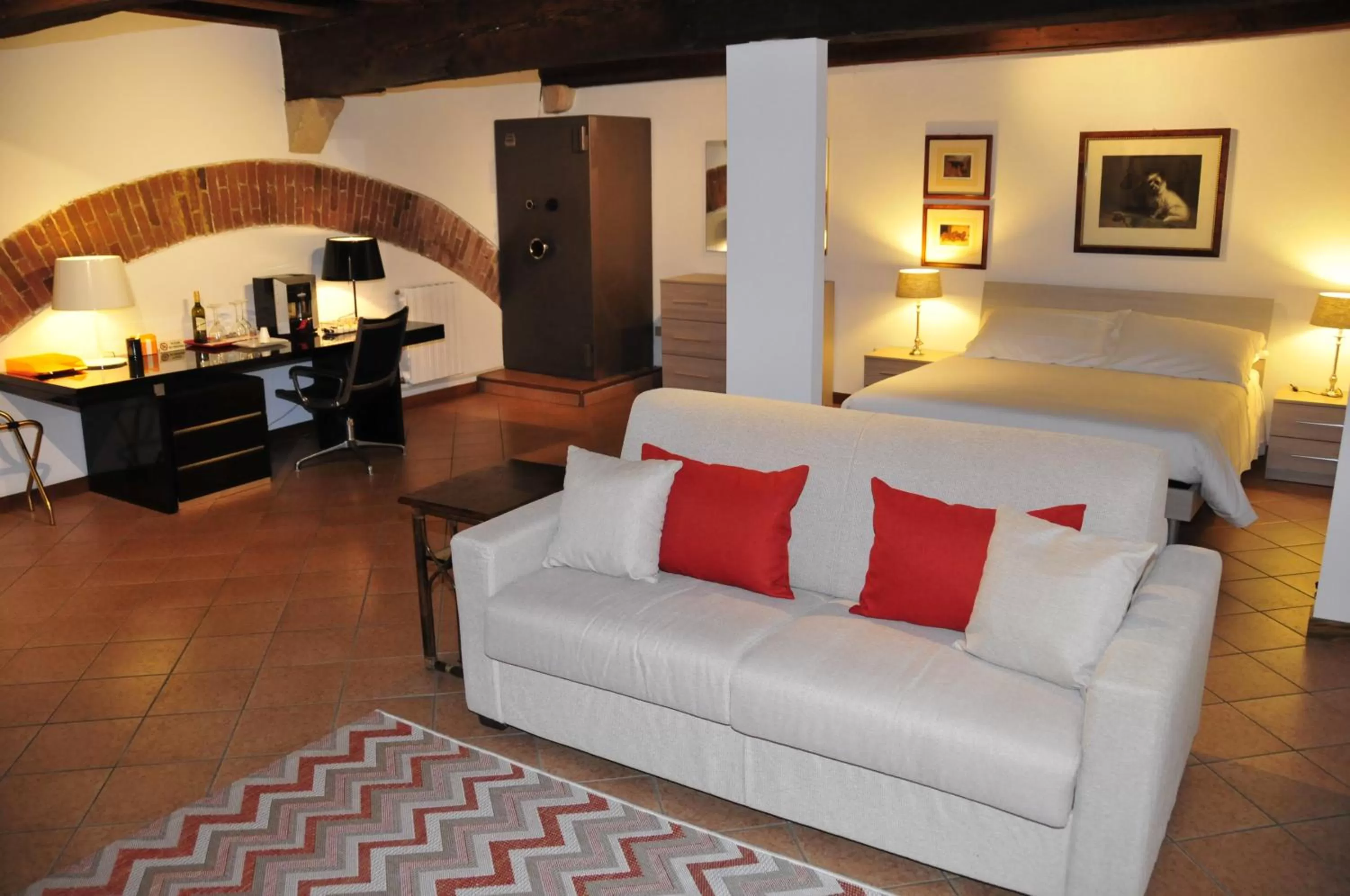 Photo of the whole room, Bed in Diaz 18