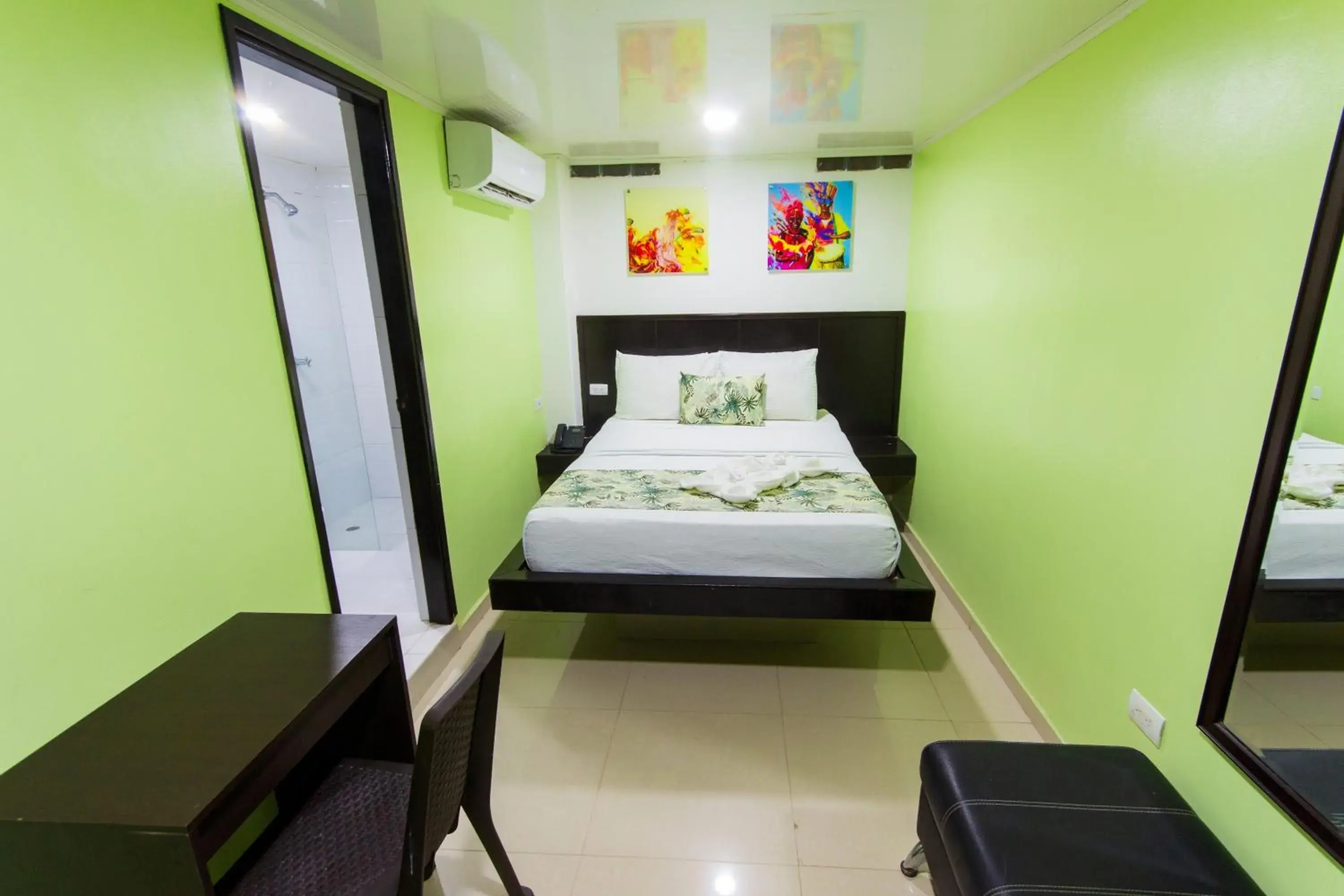 Bed in Hotel Marina Suites By GEH Suites