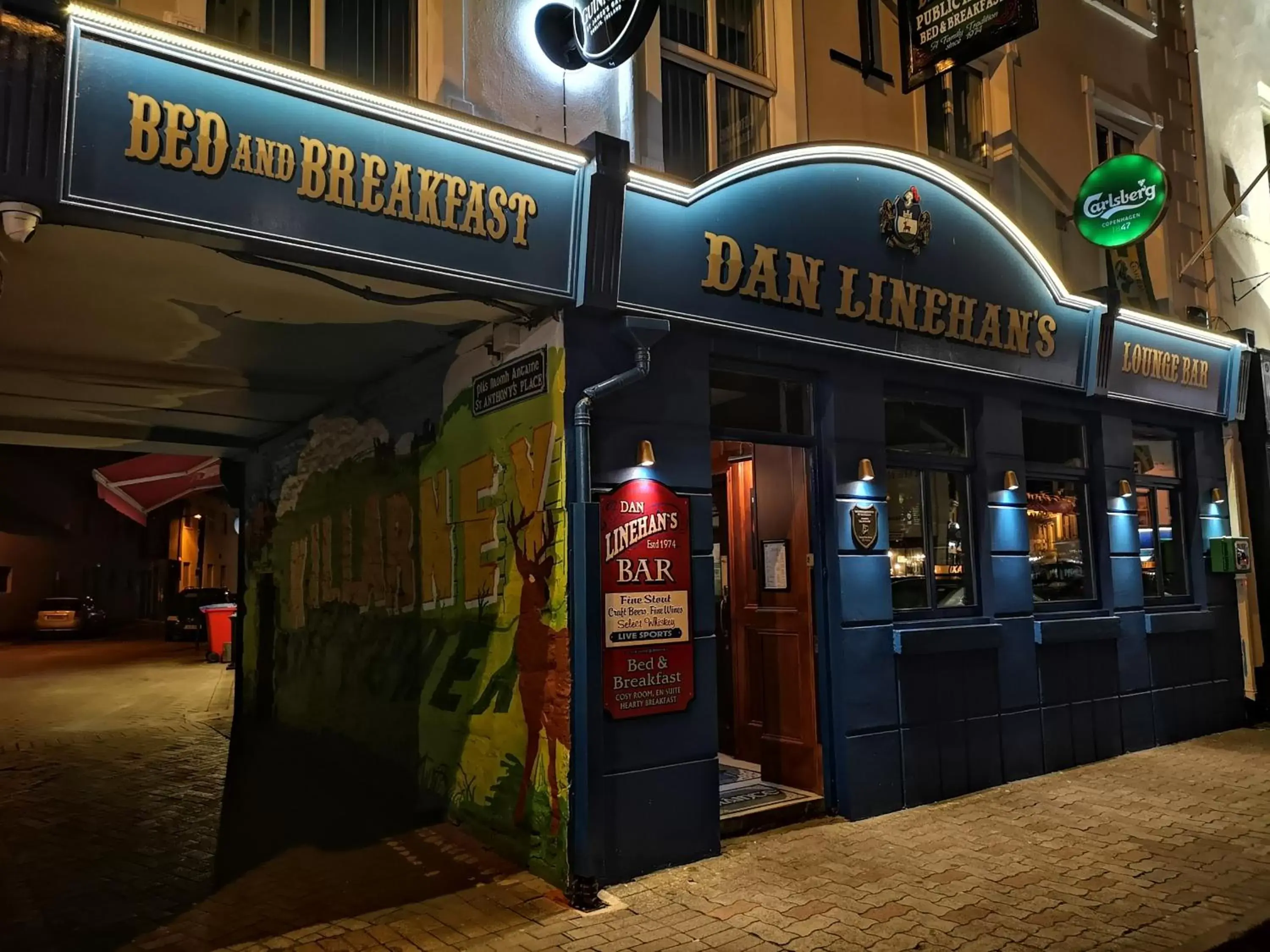 Facade/entrance in Dan Linehans Bar and B&B