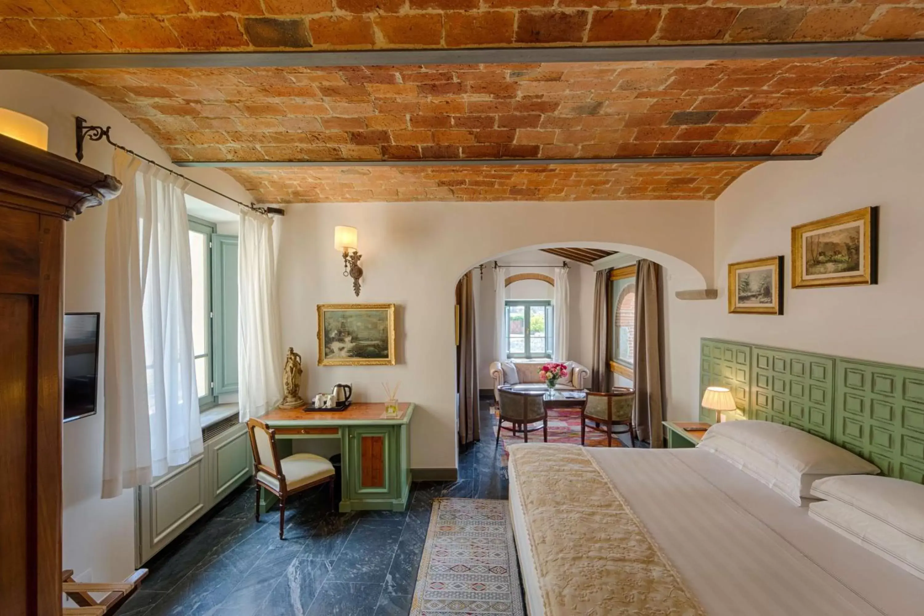 Photo of the whole room, Bed in Hotel Mulino di Firenze - WorldHotels Crafted Photo of the whole room, Bed in Hotel Mulino di Firenze - WorldHotels Crafted