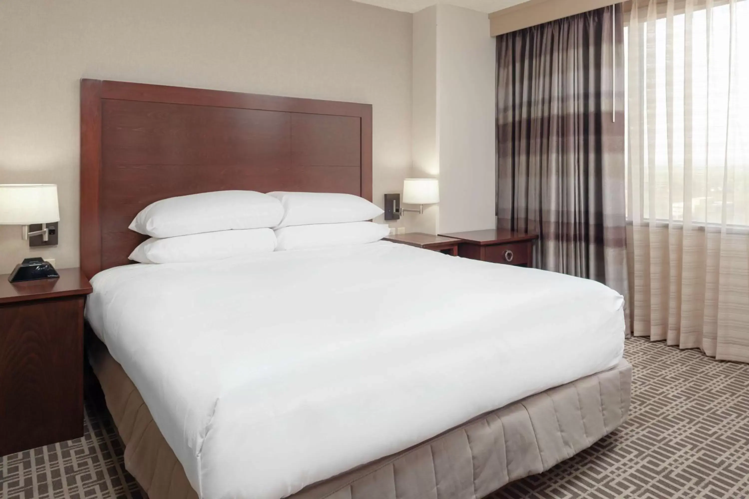 Bed in DoubleTree by Hilton Kansas City - Overland Park