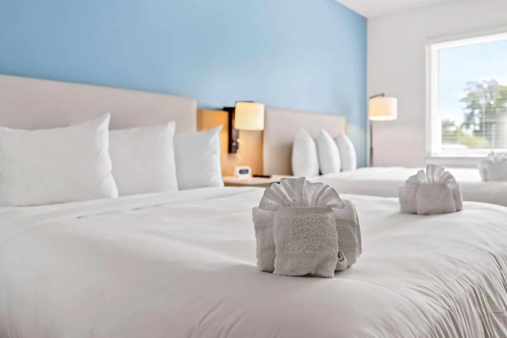 Bed in Hotel Manteo, Trademark Collection by Wyndham