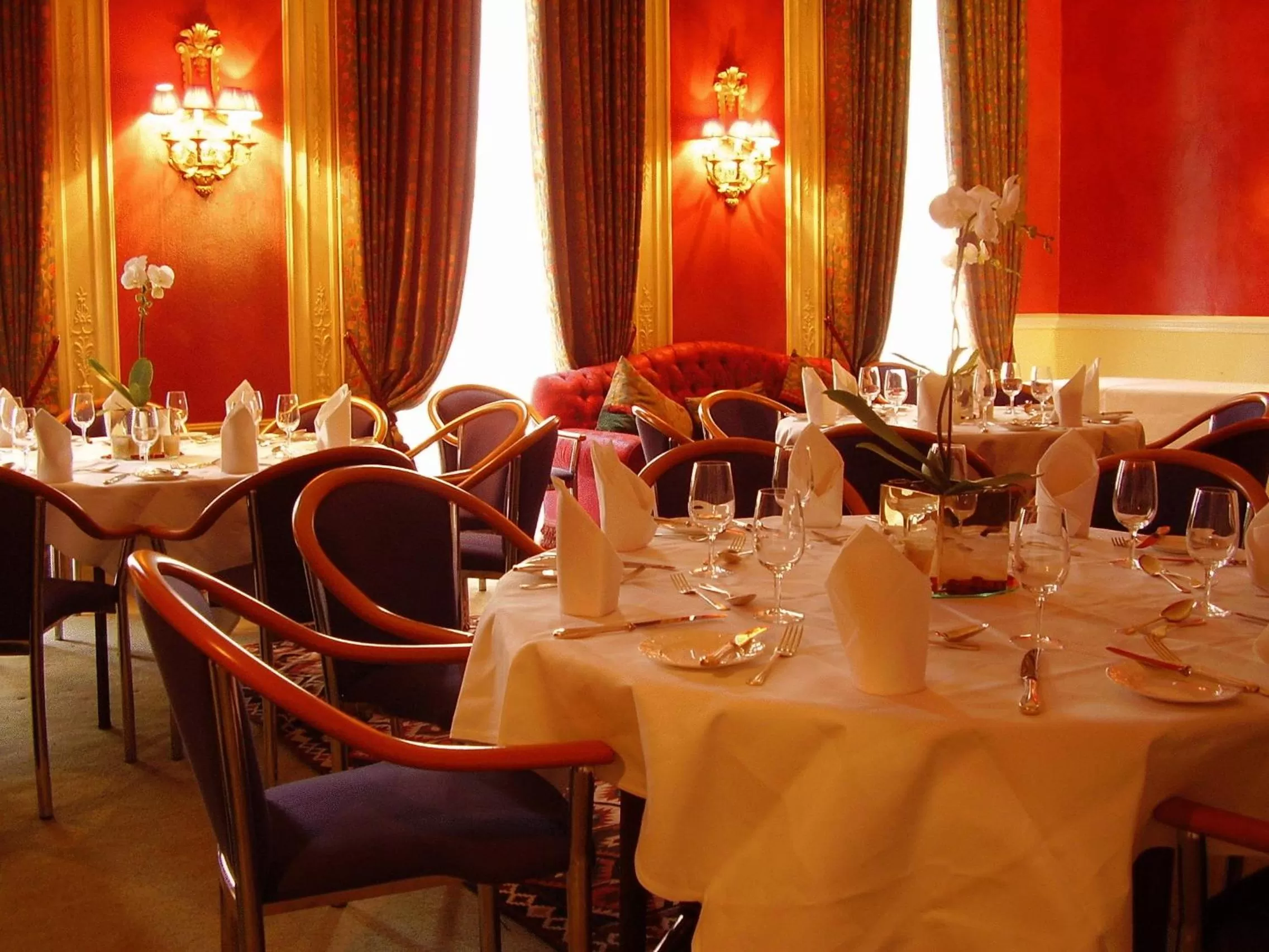 Restaurant/places to eat in The Leonard Hotel