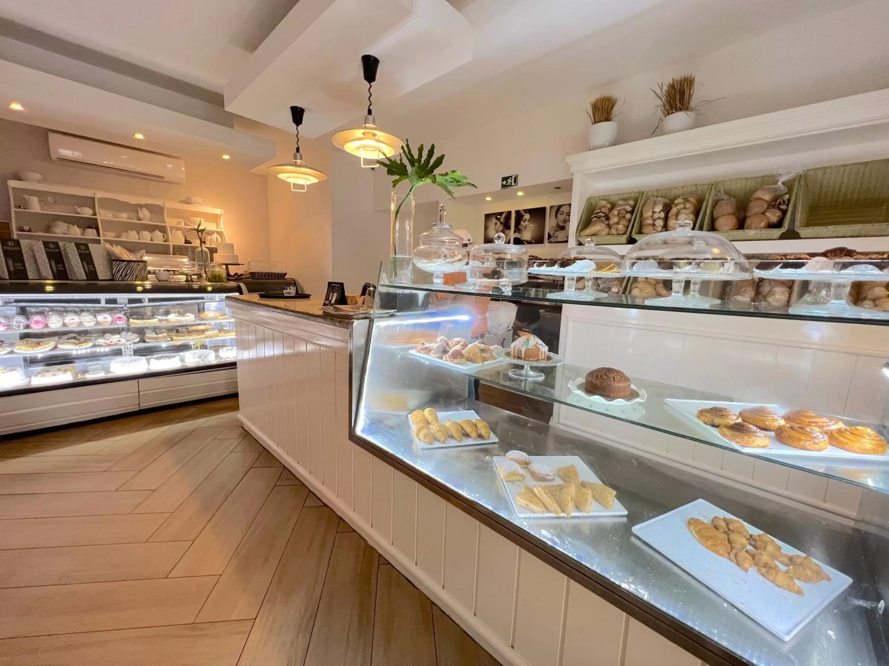 Restaurant/places to eat, Supermarket/Shops in FIESTA SOL CARIBE playa LOS CORALES