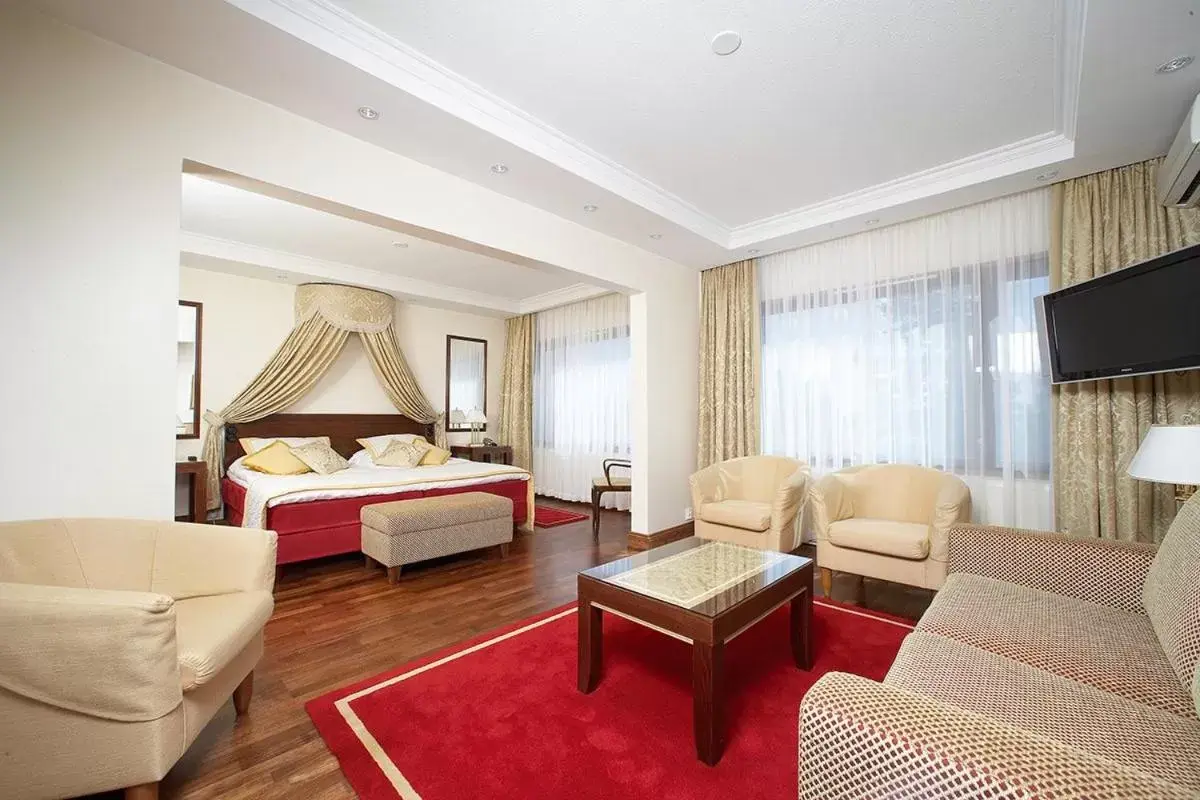 Bed, Seating Area in Hotel Haikko Manor & Spa