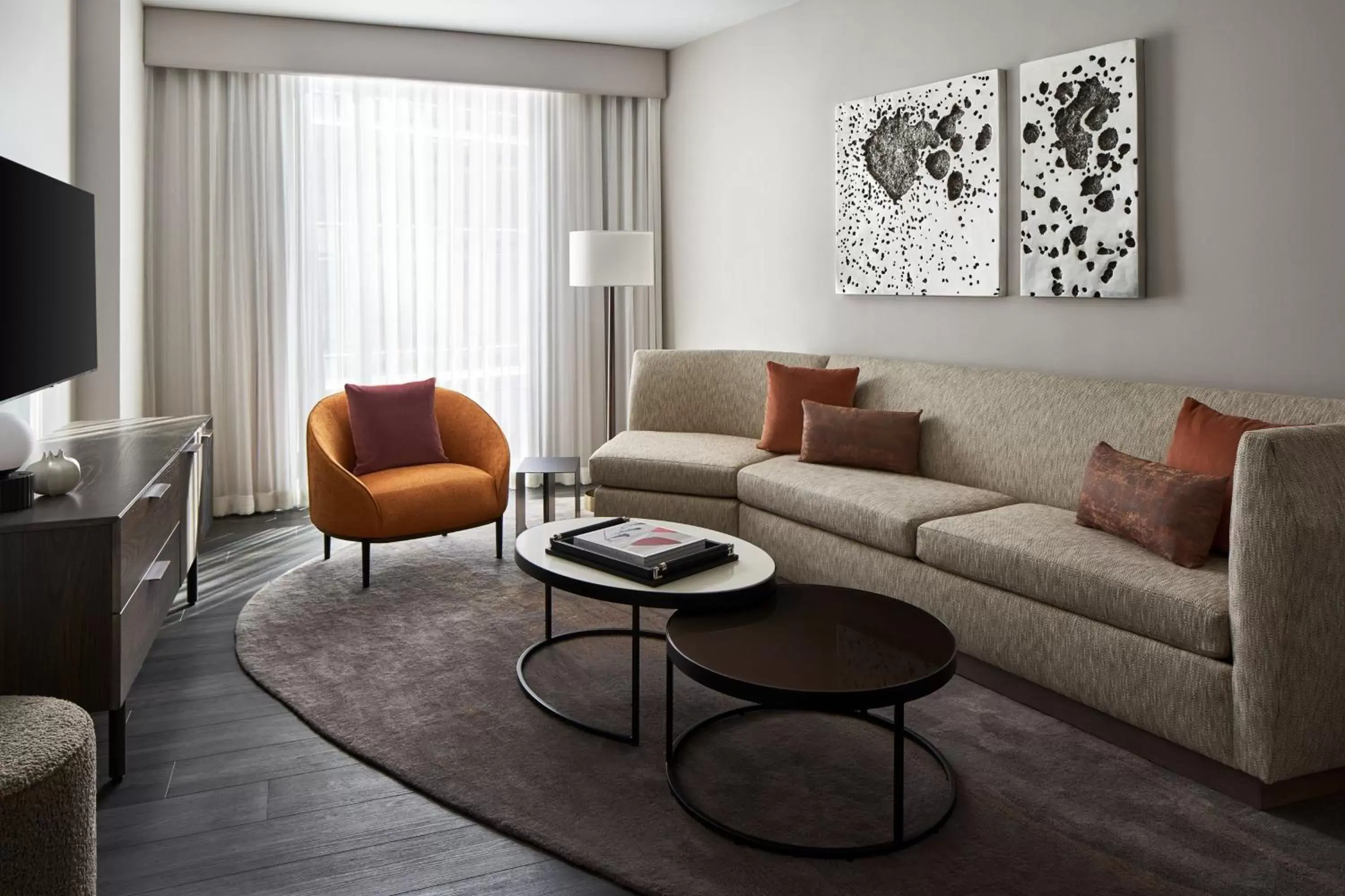 Bedroom, Seating Area in Marriott Bethesda Downtown at Marriott HQ