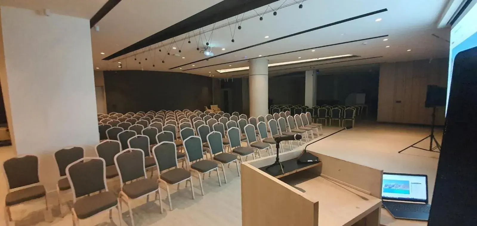 Business Area/Conference Room in Hotel Podgorica