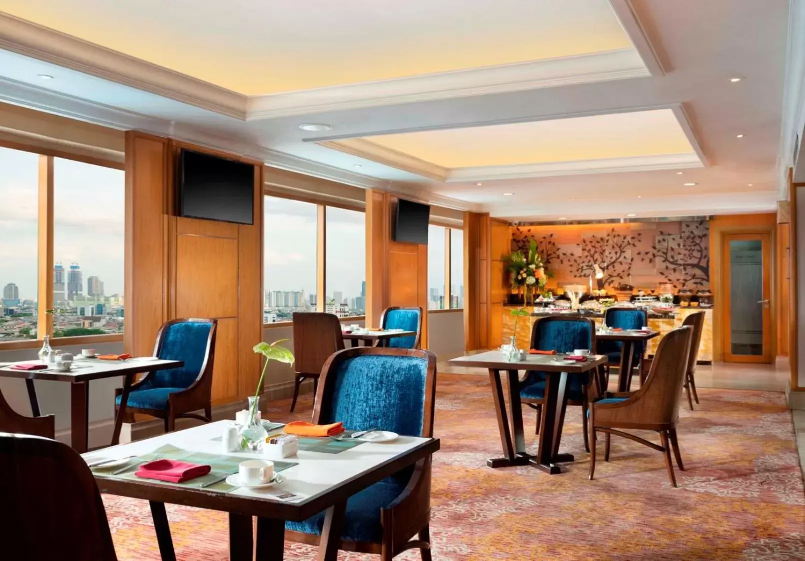 Lounge or bar, Restaurant/Places to Eat in Hotel Ciputra Jakarta managed by Swiss-Belhotel International