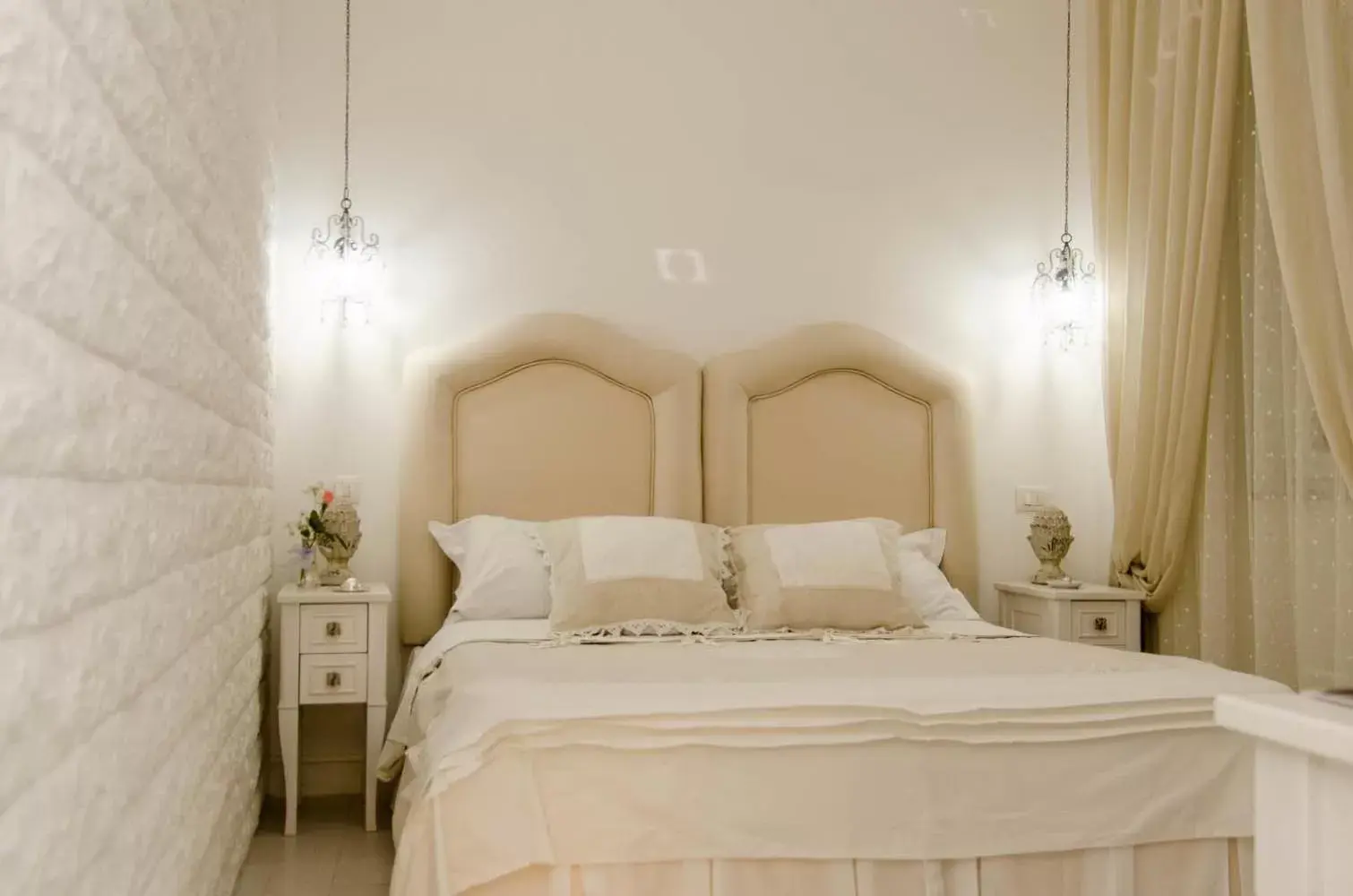 Photo of the whole room, Bed in Domus Rosa