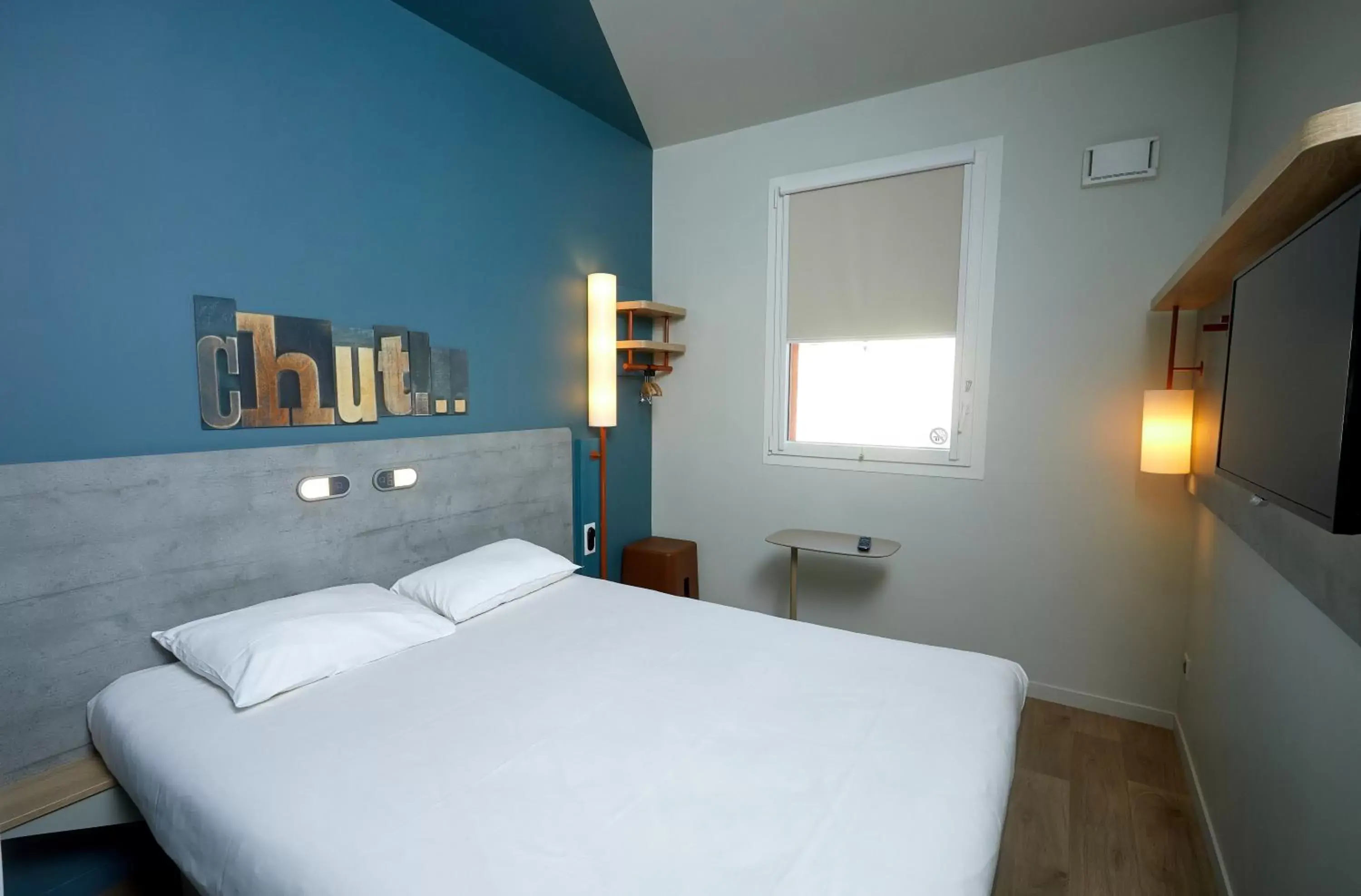 Bedroom, Bed in ibis budget Auxerre Centre