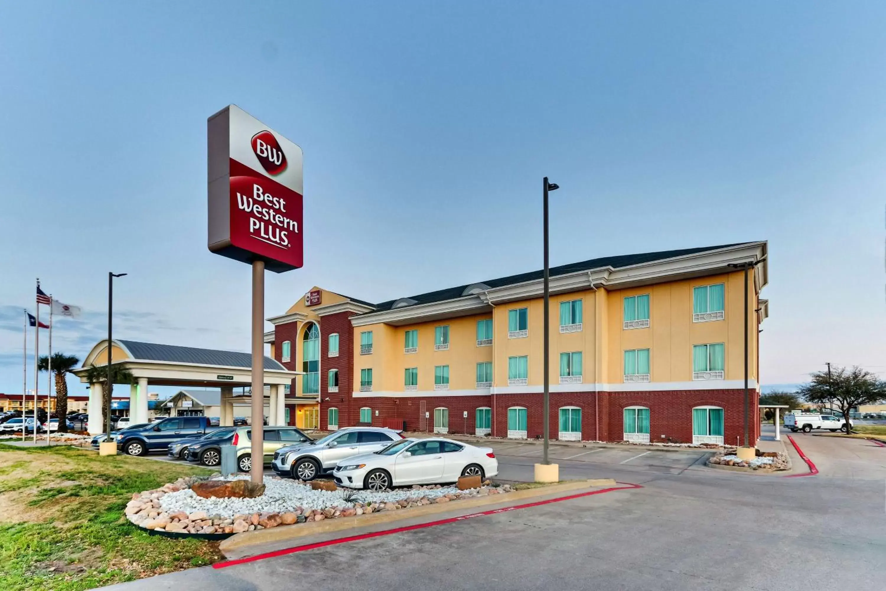 Property Building in Best Western Plus Woodway Waco South Inn & Suites