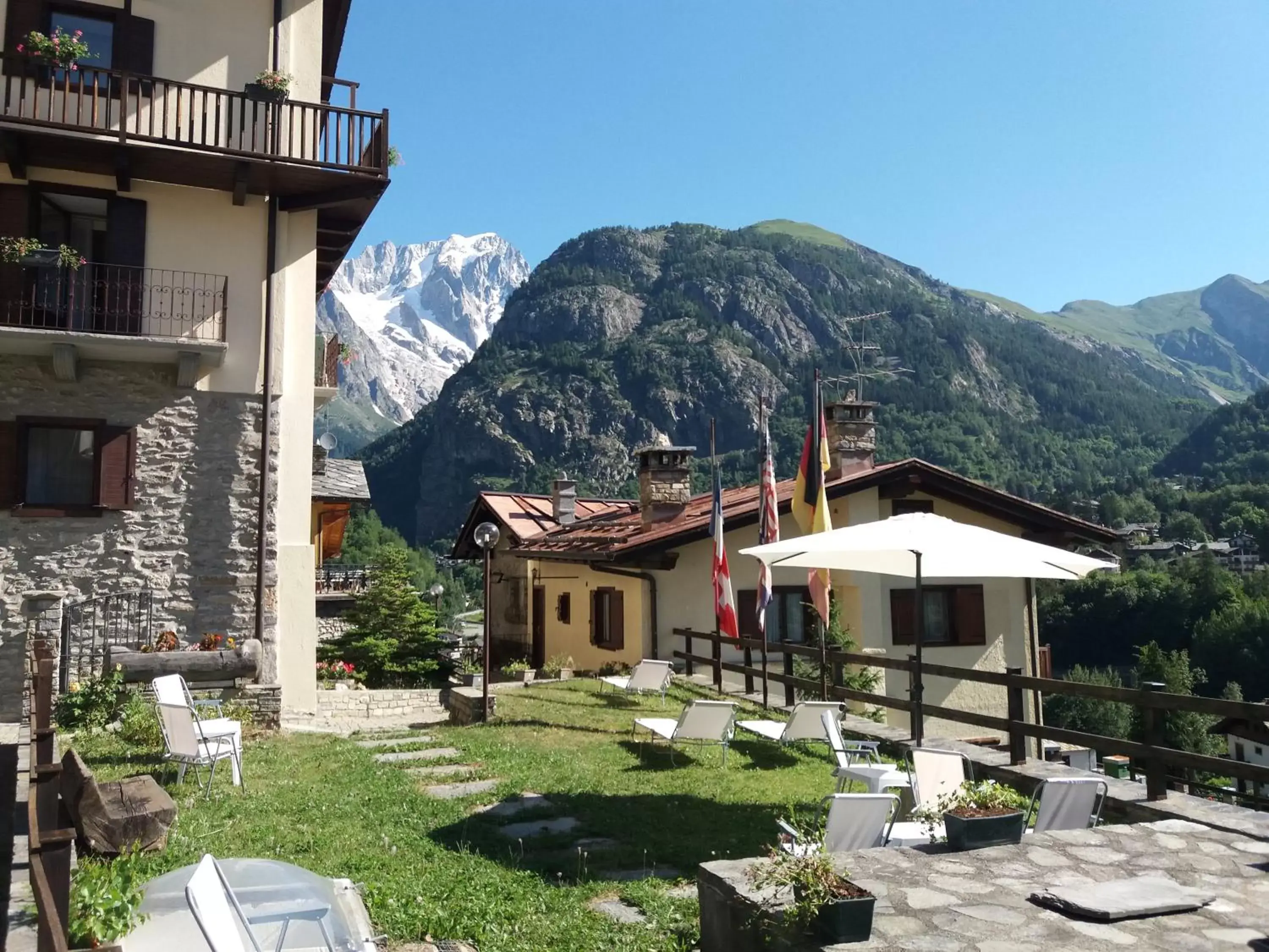 Property Building in Hotel Ottoz Meublé