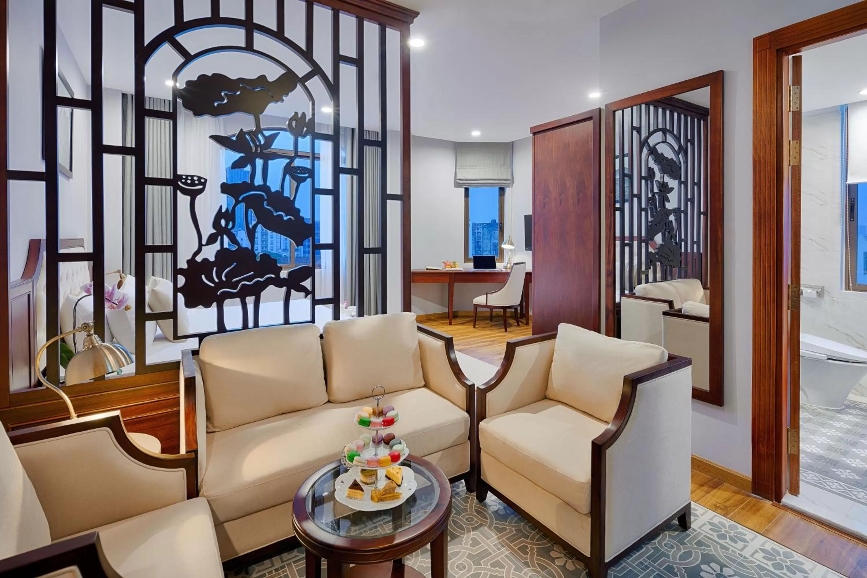 Living room in Happy Life Grand Hotel & Rooftop Skybar