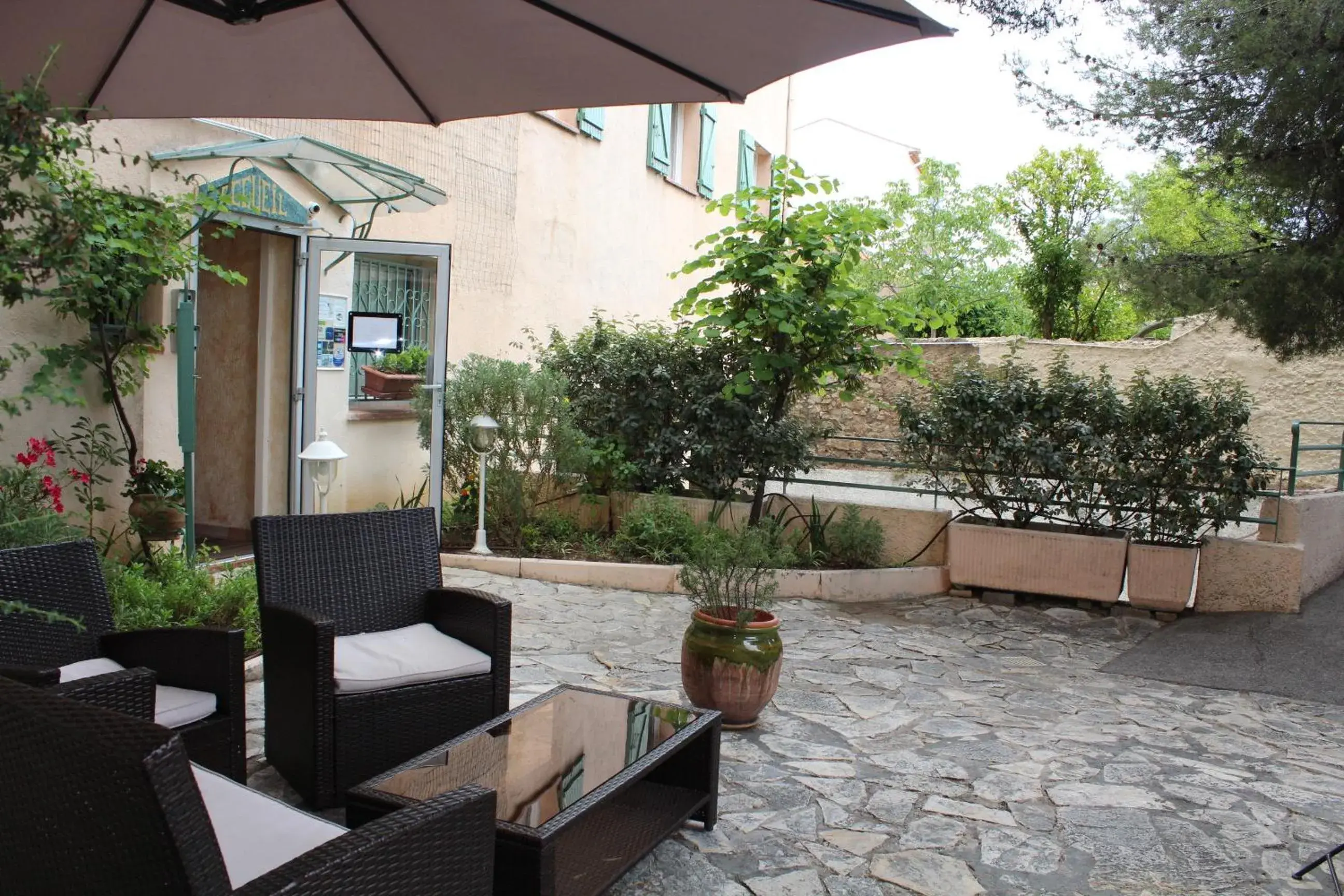 Balcony/Terrace in Hôtel Le Clos des Pins