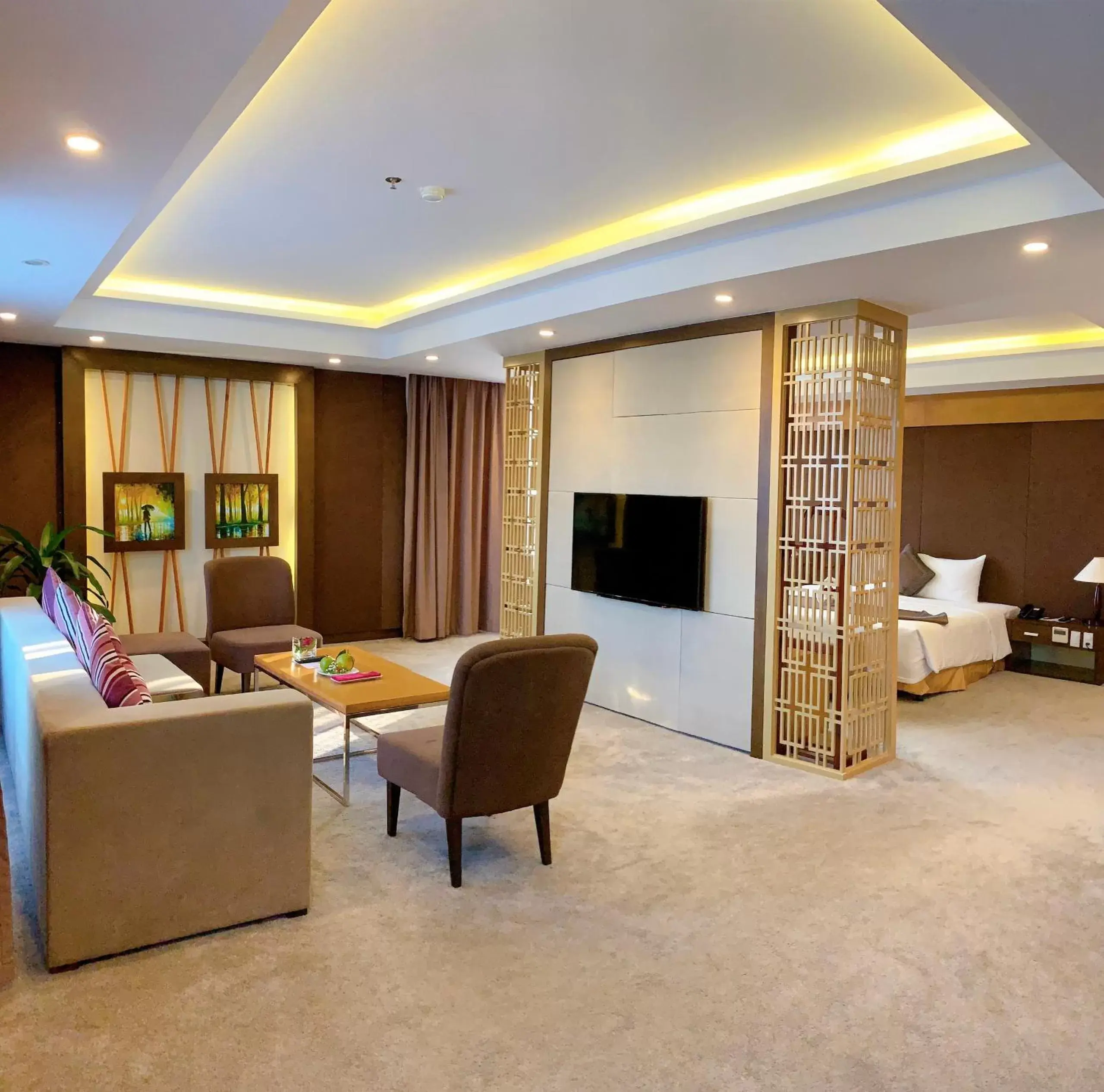 Living room, Seating Area in Muong Thanh Luxury Nhat Le Hotel