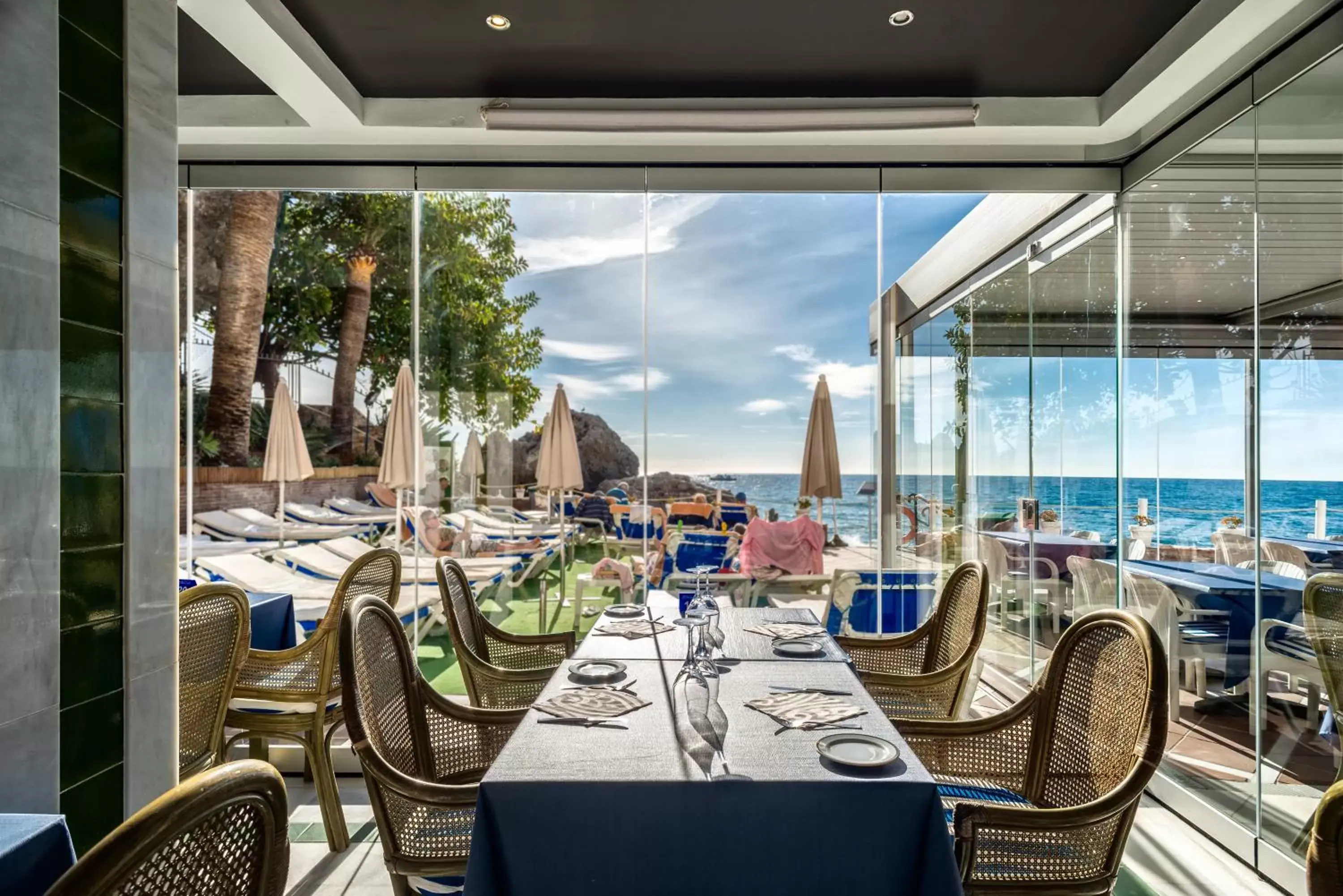 Lunch, Restaurant/Places to Eat in Hotel Balcón de Europa