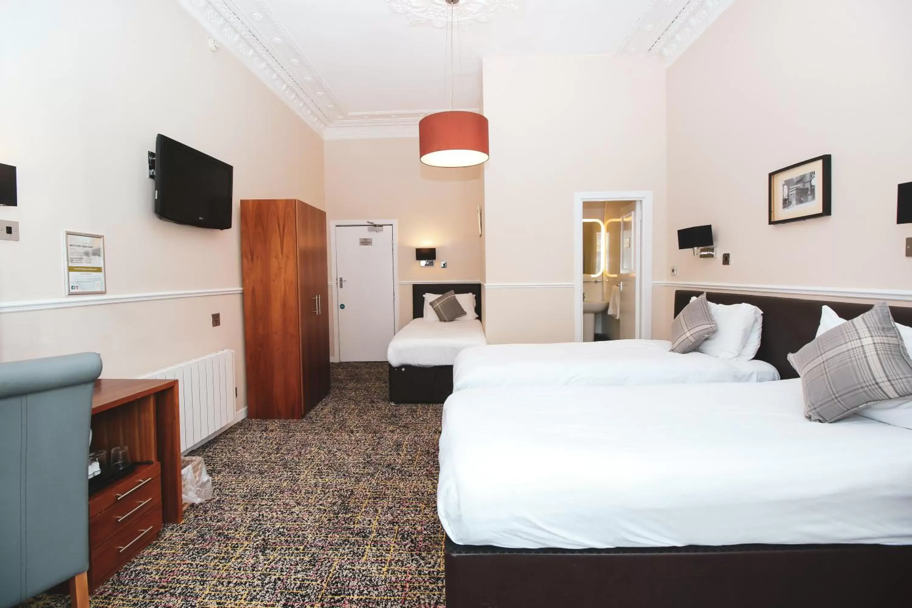 Bedroom, Bed in Kelvingrove Hotel - Sauchiehall St