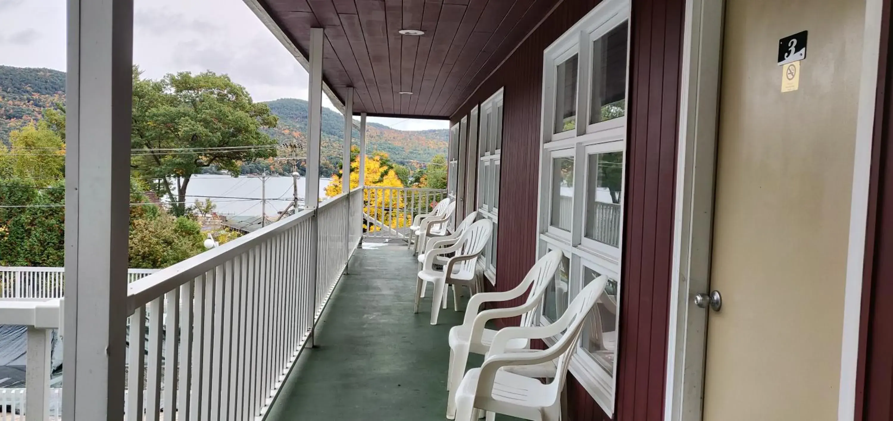 Balcony/Terrace in Pinebrook Motel