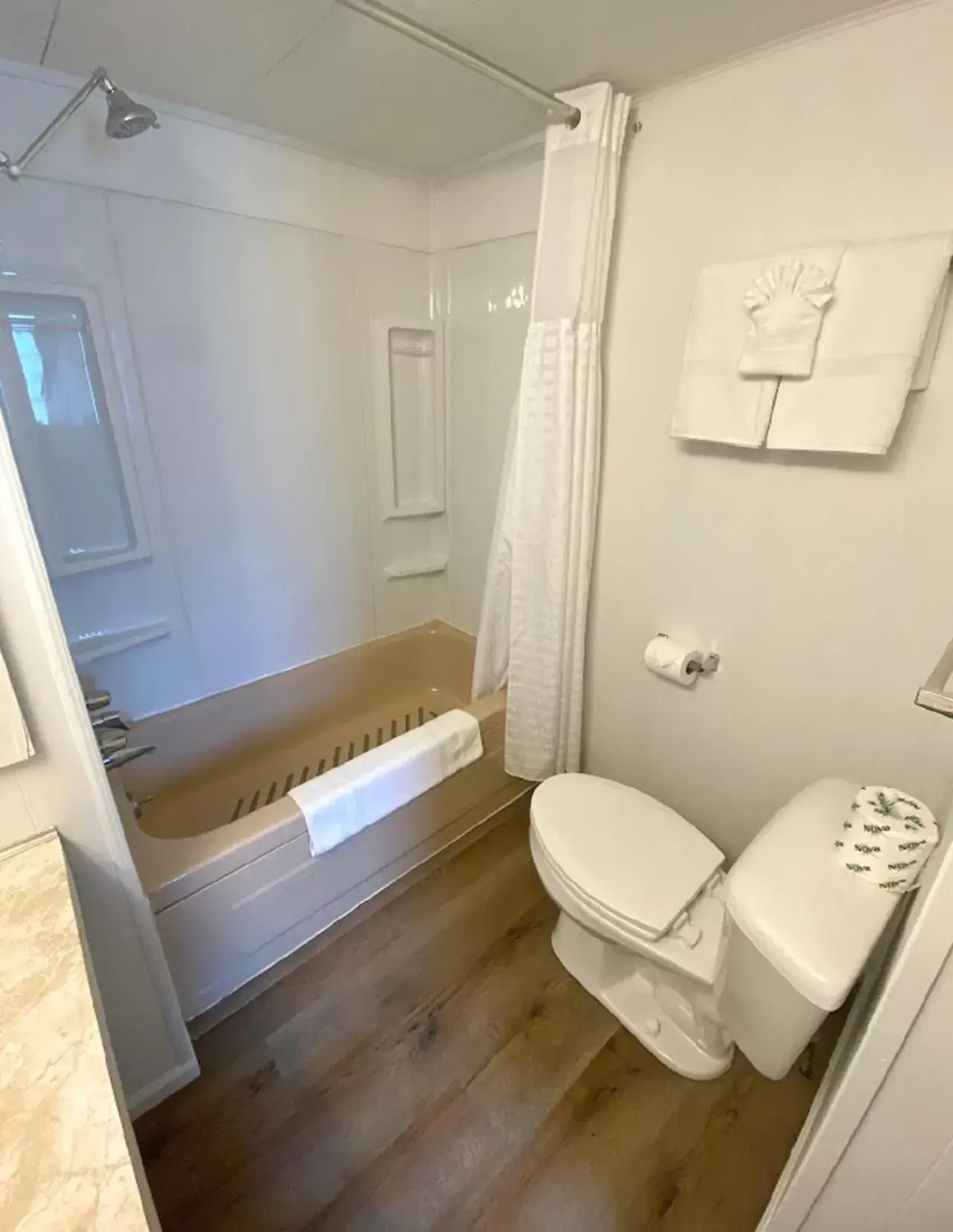 Toilet, Bathroom in Waterway Inn
