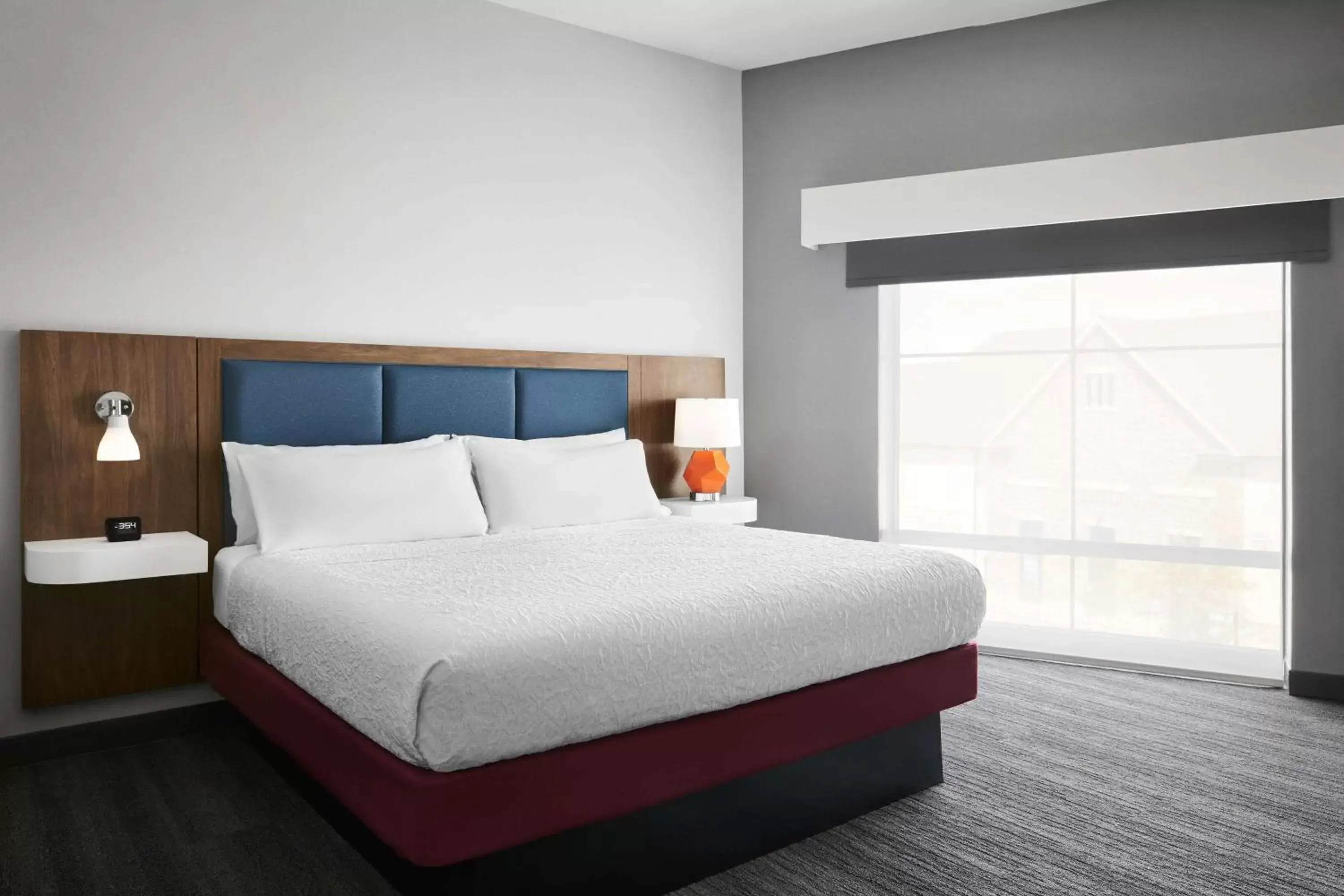 Bed in Hampton Inn & Suites Charlotte Steele Creek Road, NC