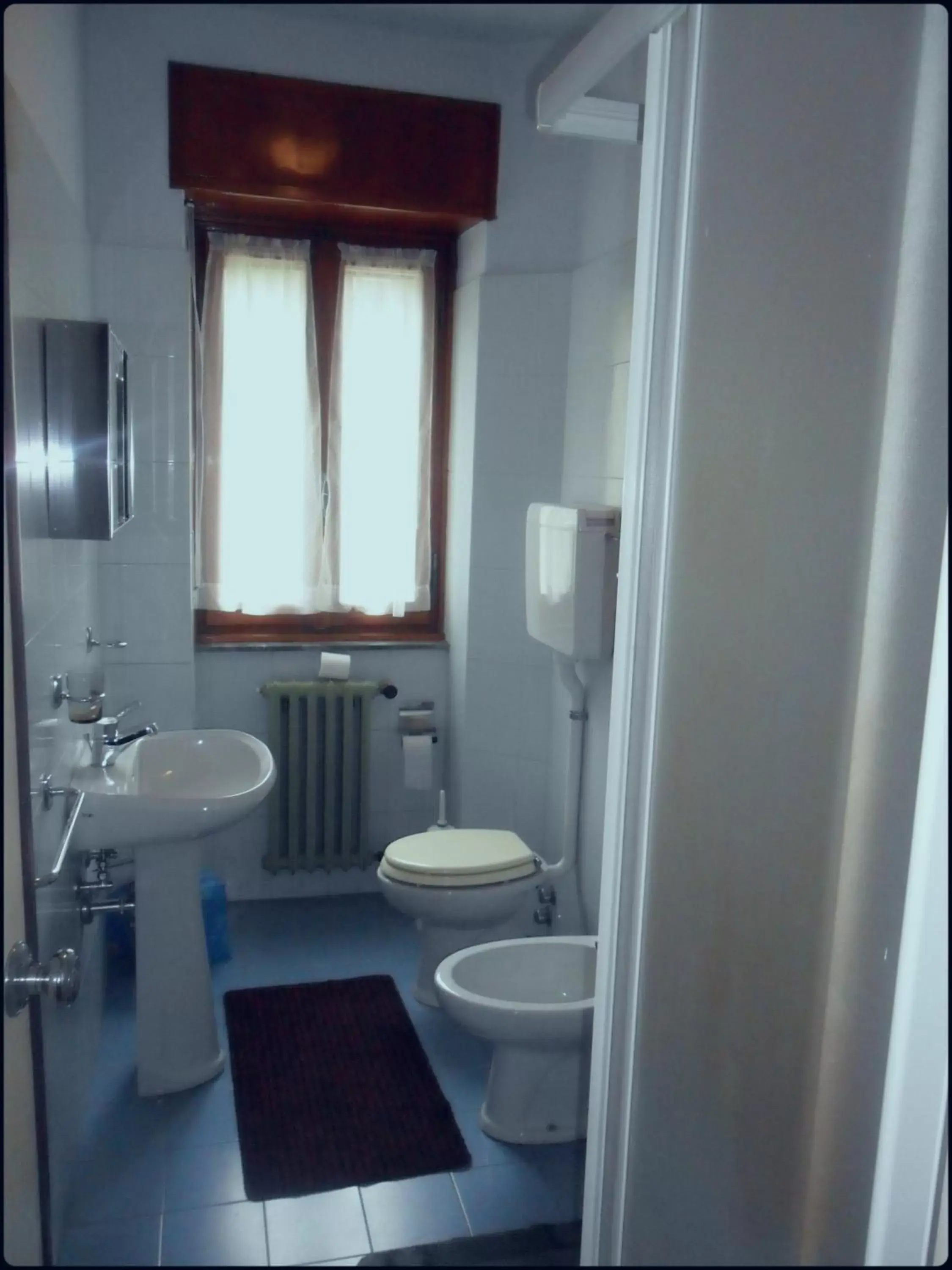 Bathroom in Albergo Motel Dosdè