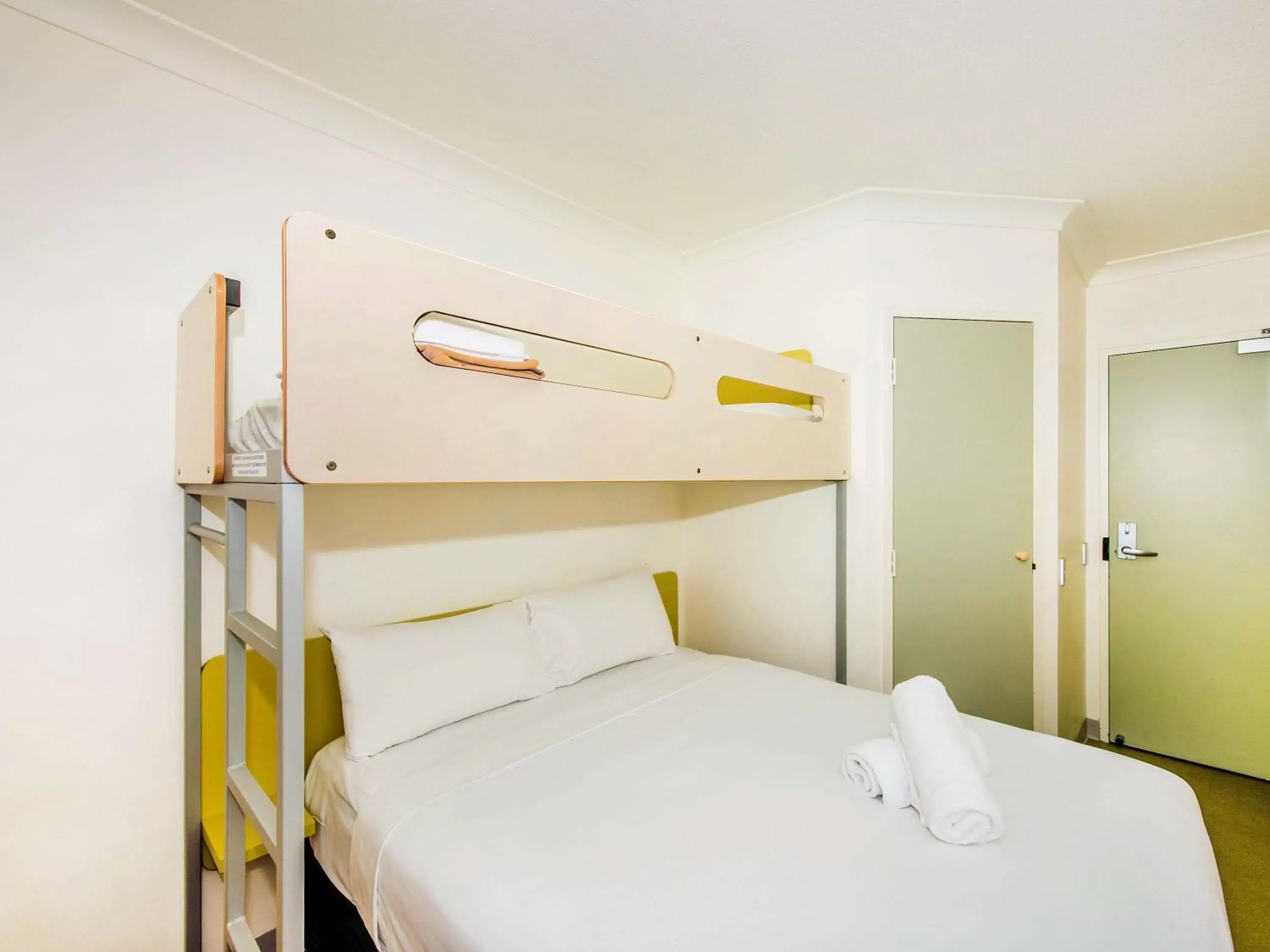 Photo of the whole room, Bunk Bed in ibis budget Windsor Brisbane