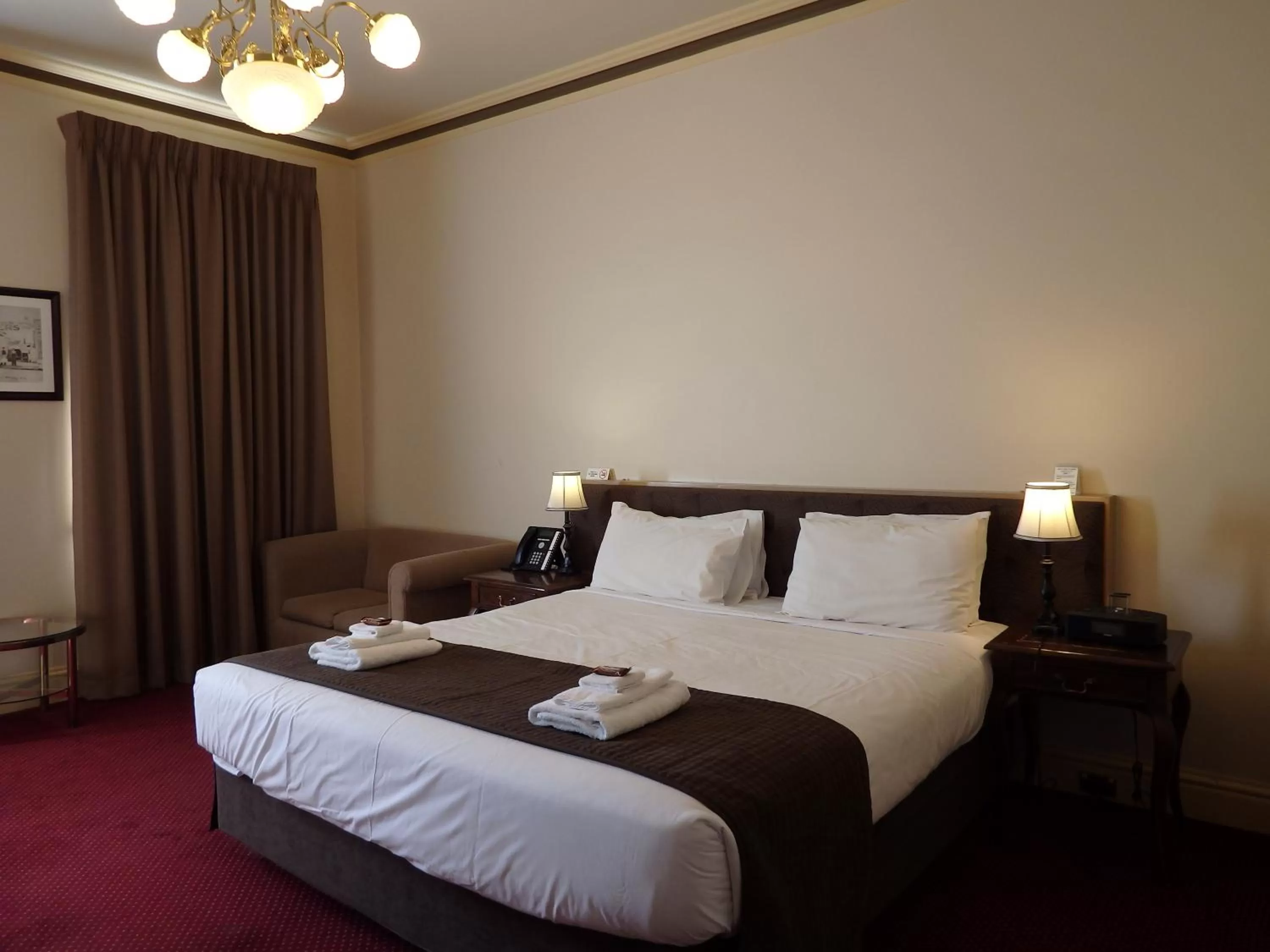 Photo of the whole room, Bed in The Glenferrie Hotel Hawthorn