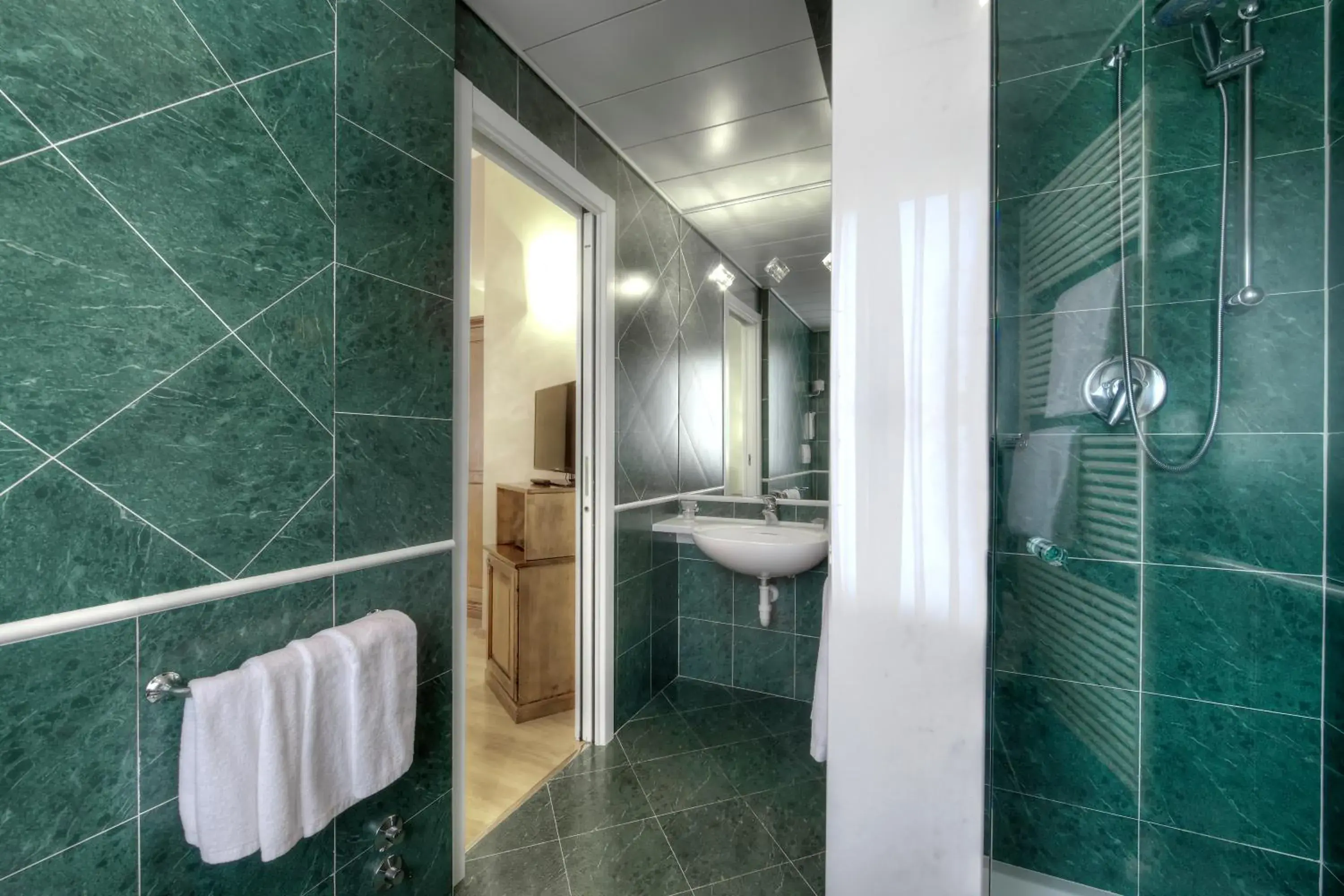 Bathroom in Central Park Hotel Modena
