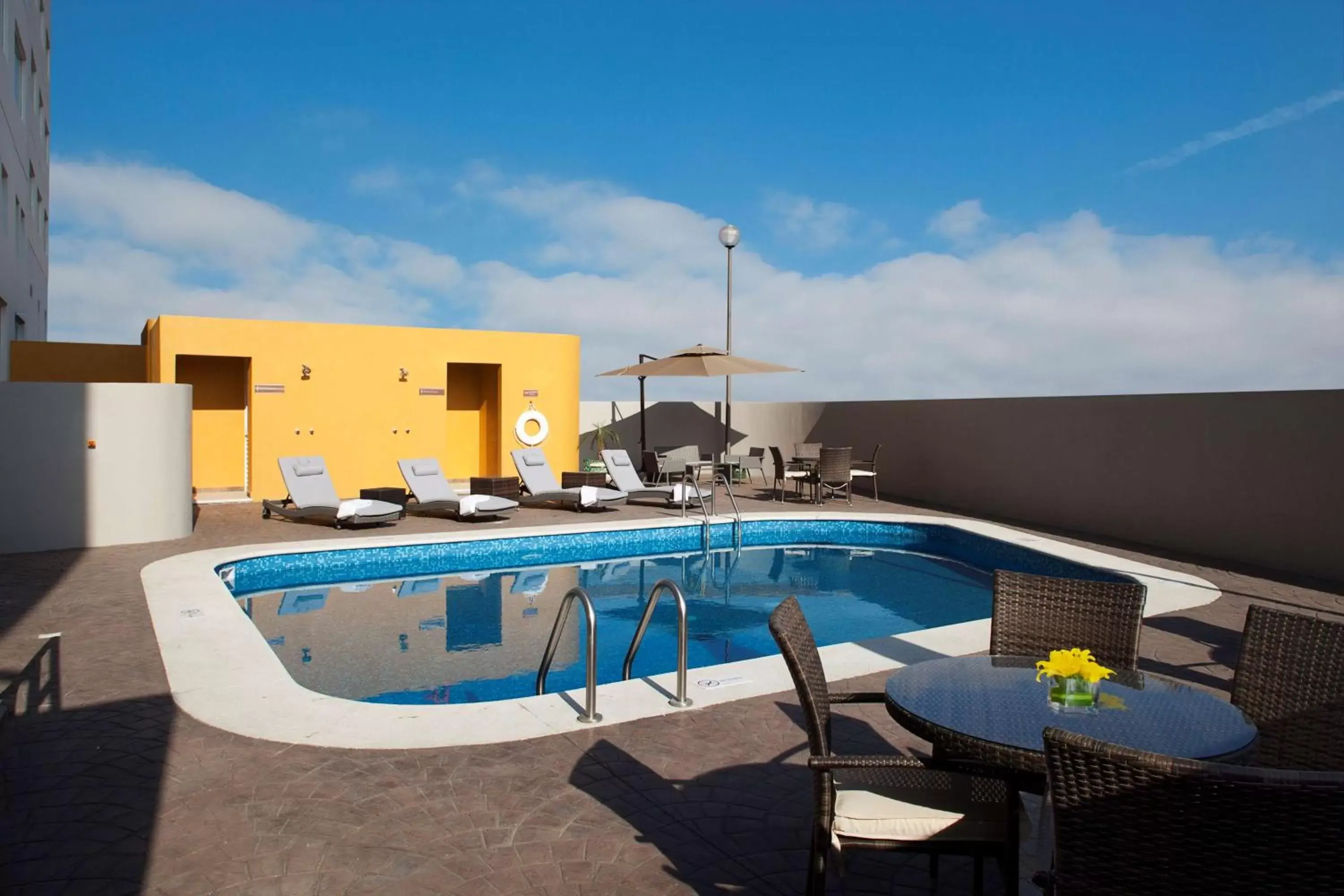 Pool view, Swimming Pool in Hampton Inn by Hilton Silao-Aeropuerto, Mexico