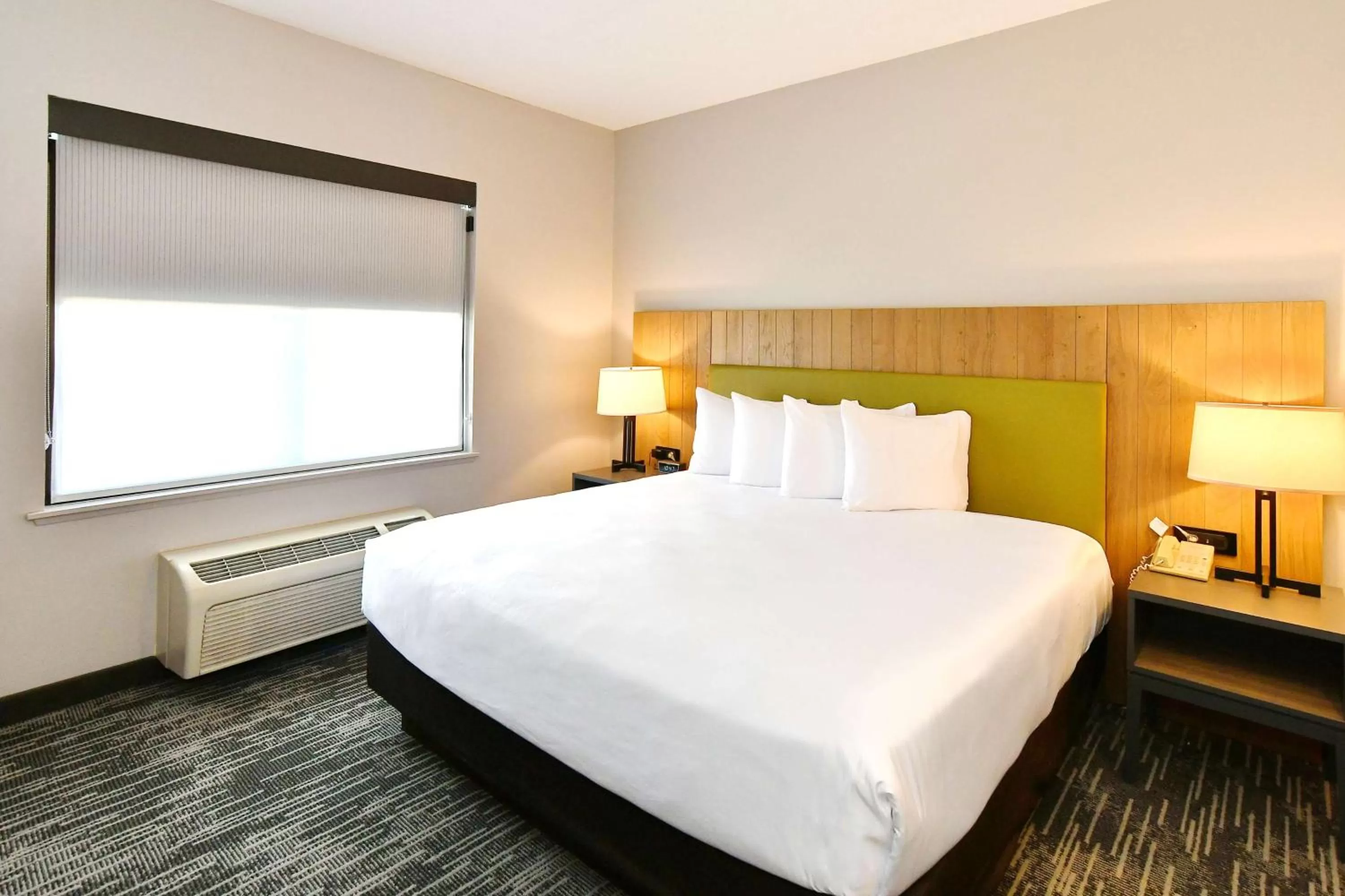 Bedroom, Bed in Country Inn & Suites by Radisson, Mount Morris, NY