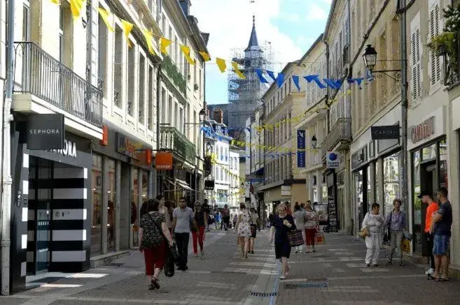 Neighborhood in Hôtel de Clèves