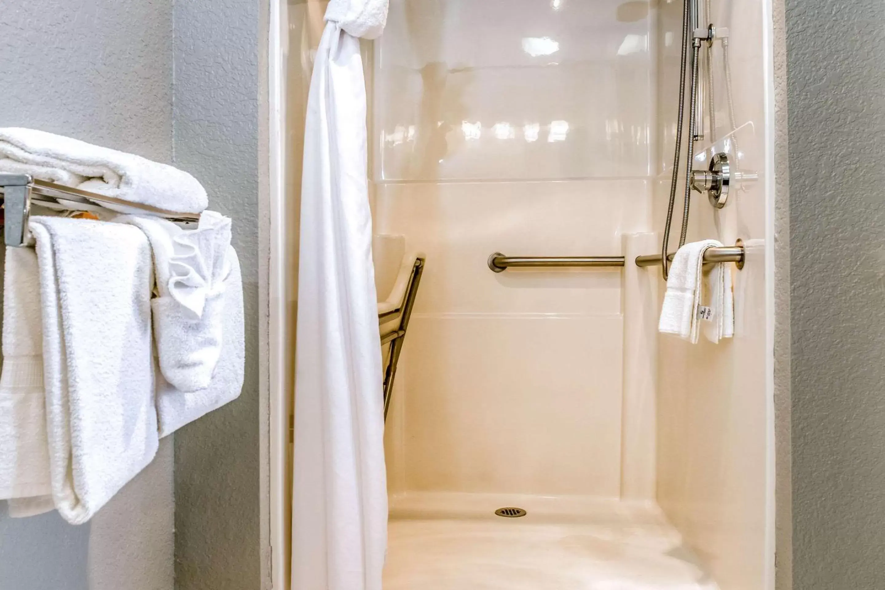 Bathroom in Clarion Hotel By Humboldt Bay