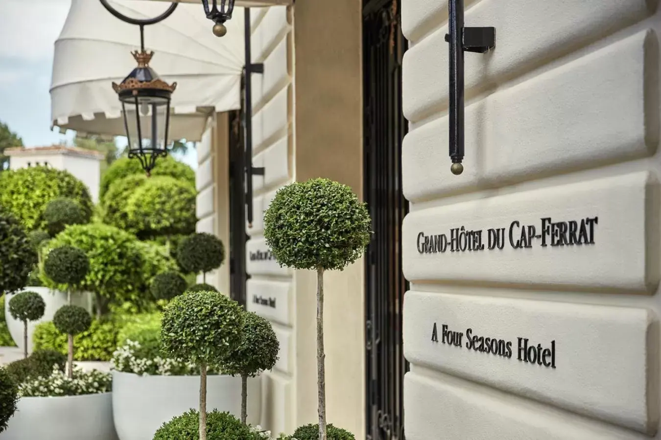 Facade/entrance in Grand-Hôtel du Cap-Ferrat, A Four Seasons Hotel