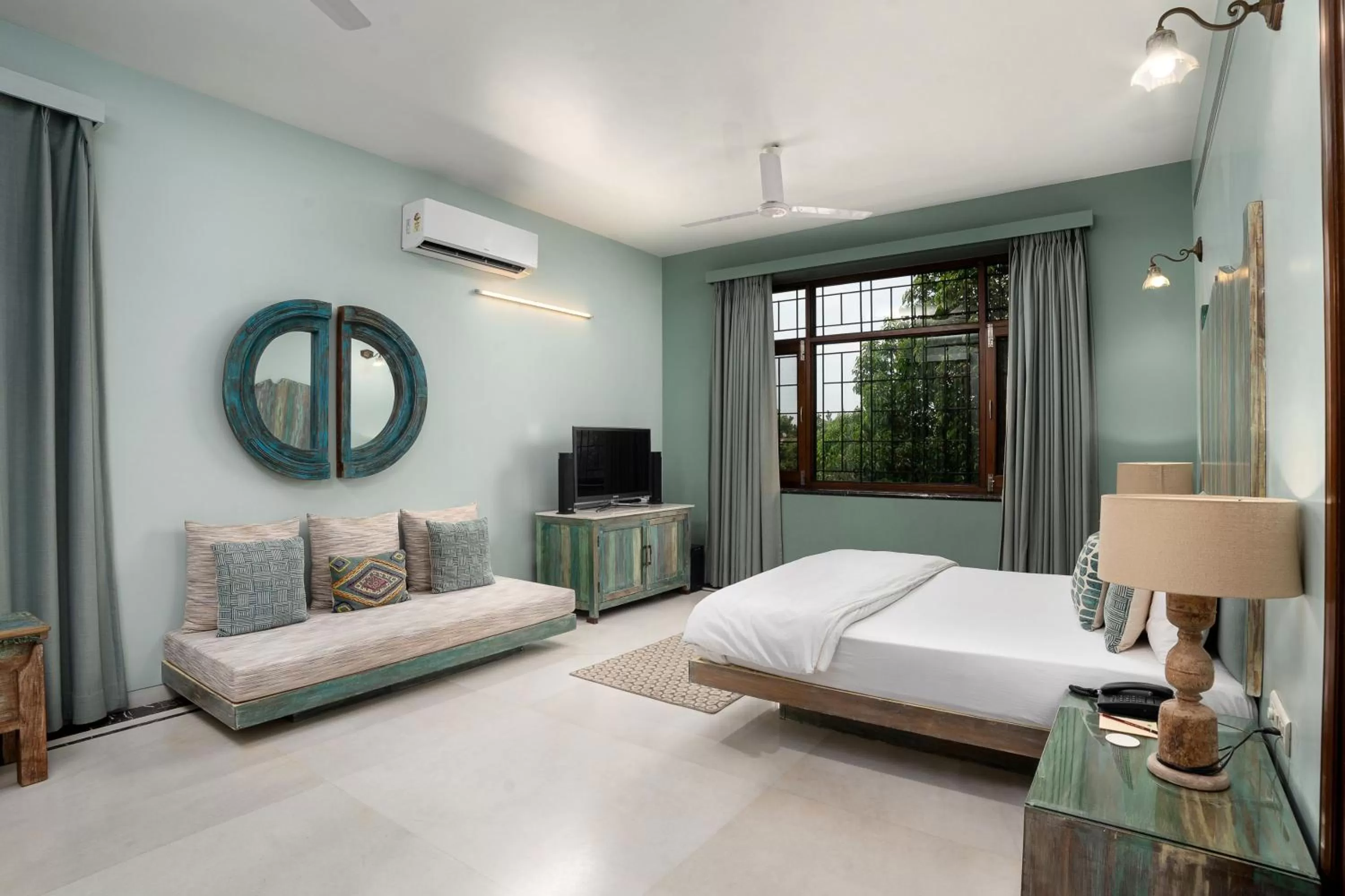 Bedroom, Bed in The Almond Tree