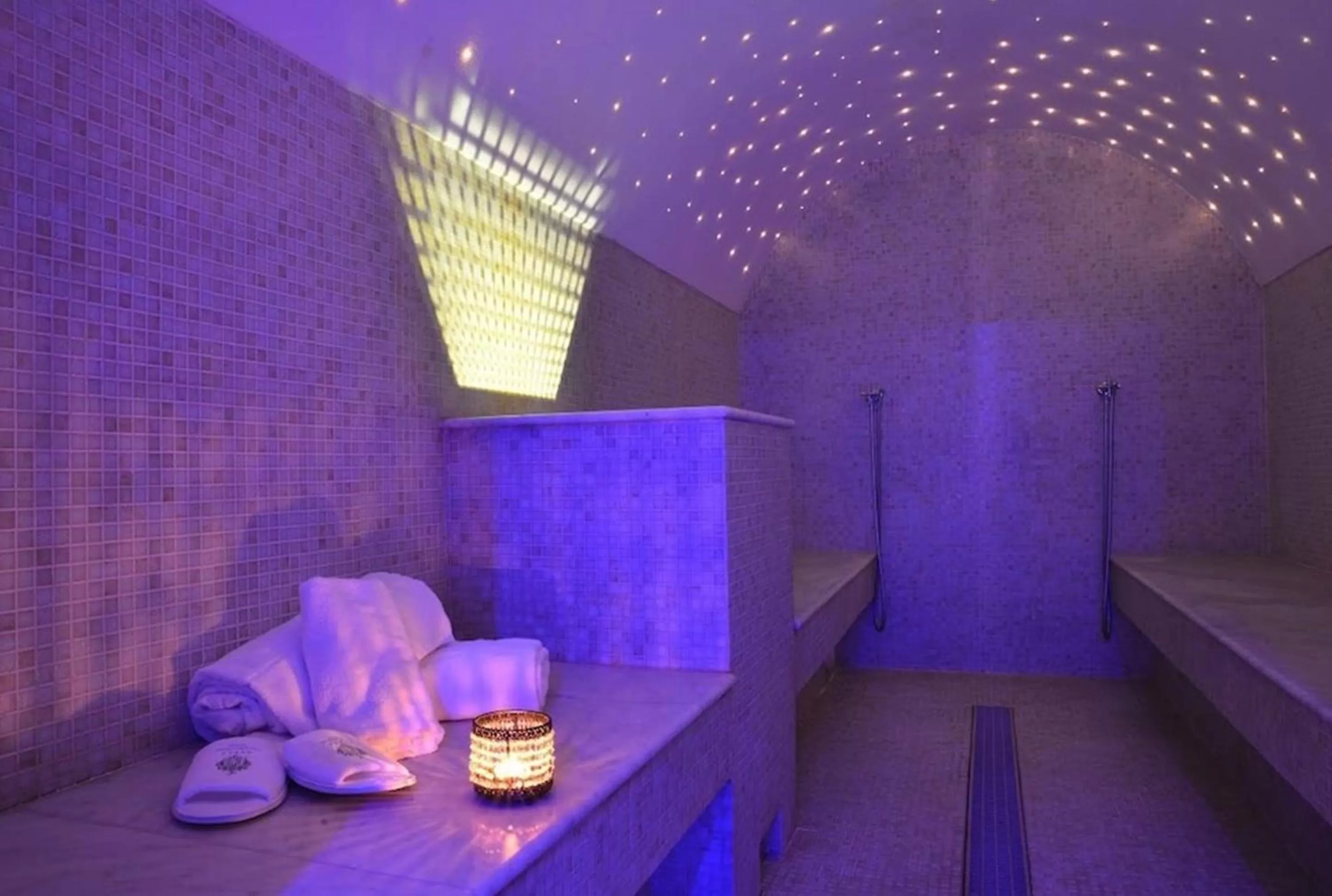 Steam room in Grand Hotel Ortigia