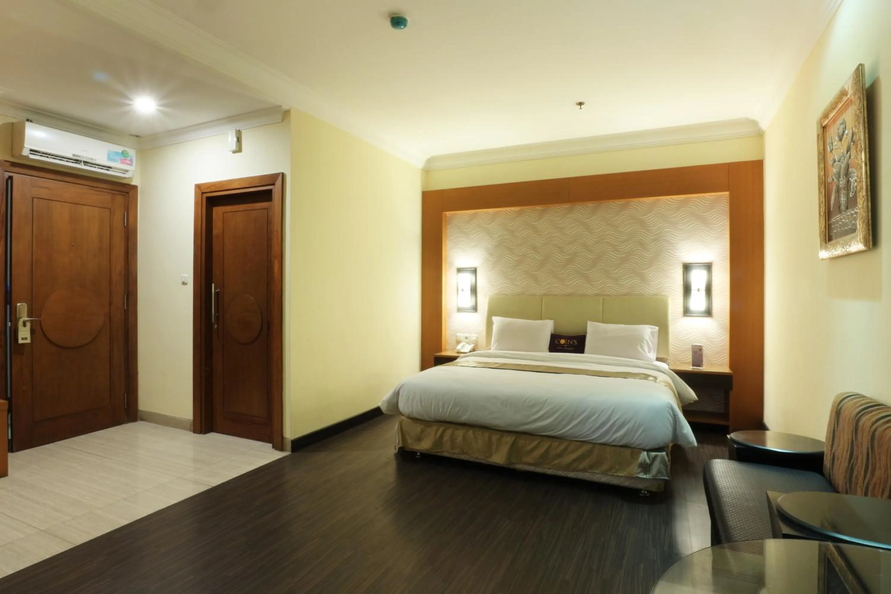 Bedroom, Bed in Coins Hotel Jakarta