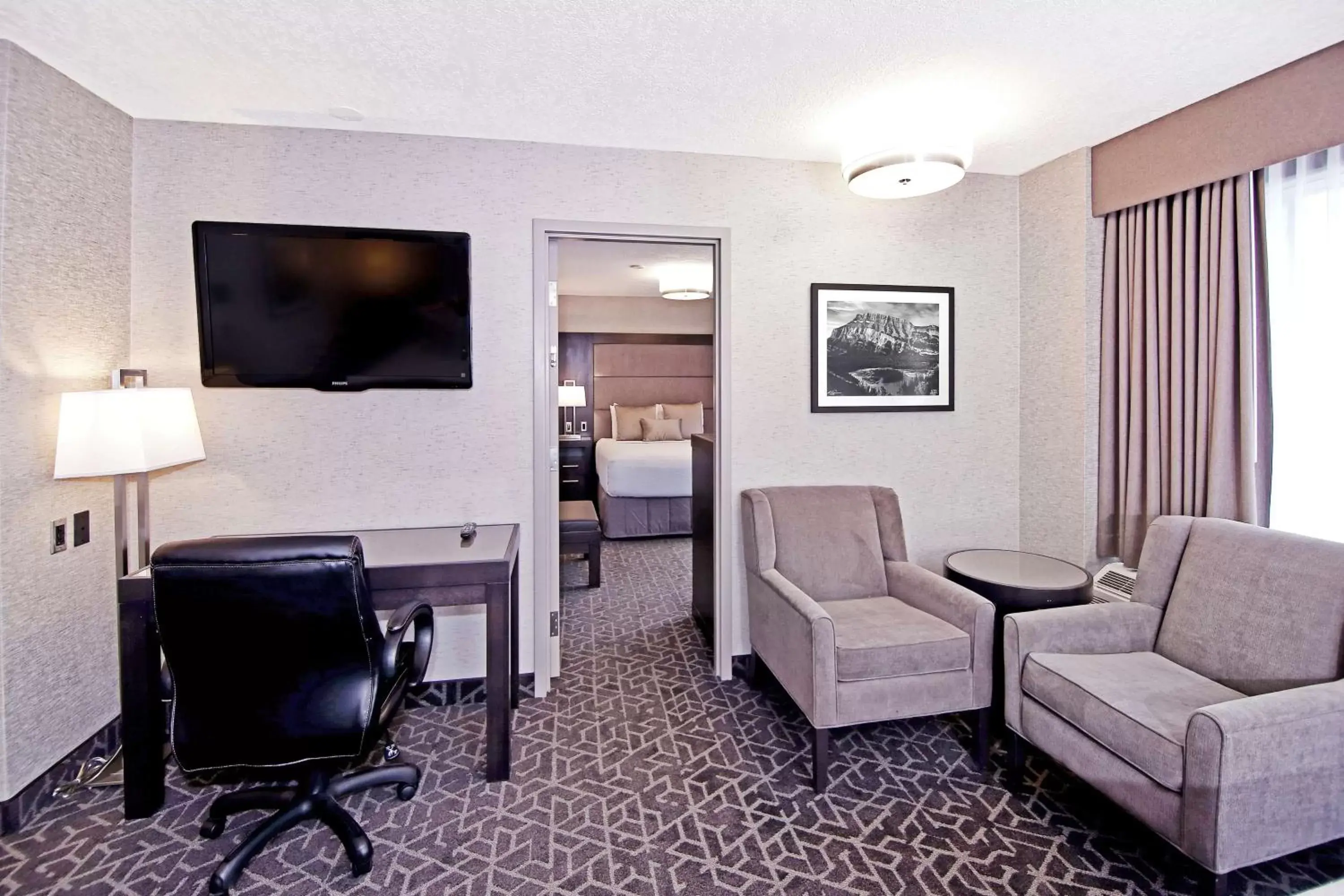 Photo of the whole room, TV/Entertainment Center in Best Western Plus Siding 29 Lodge