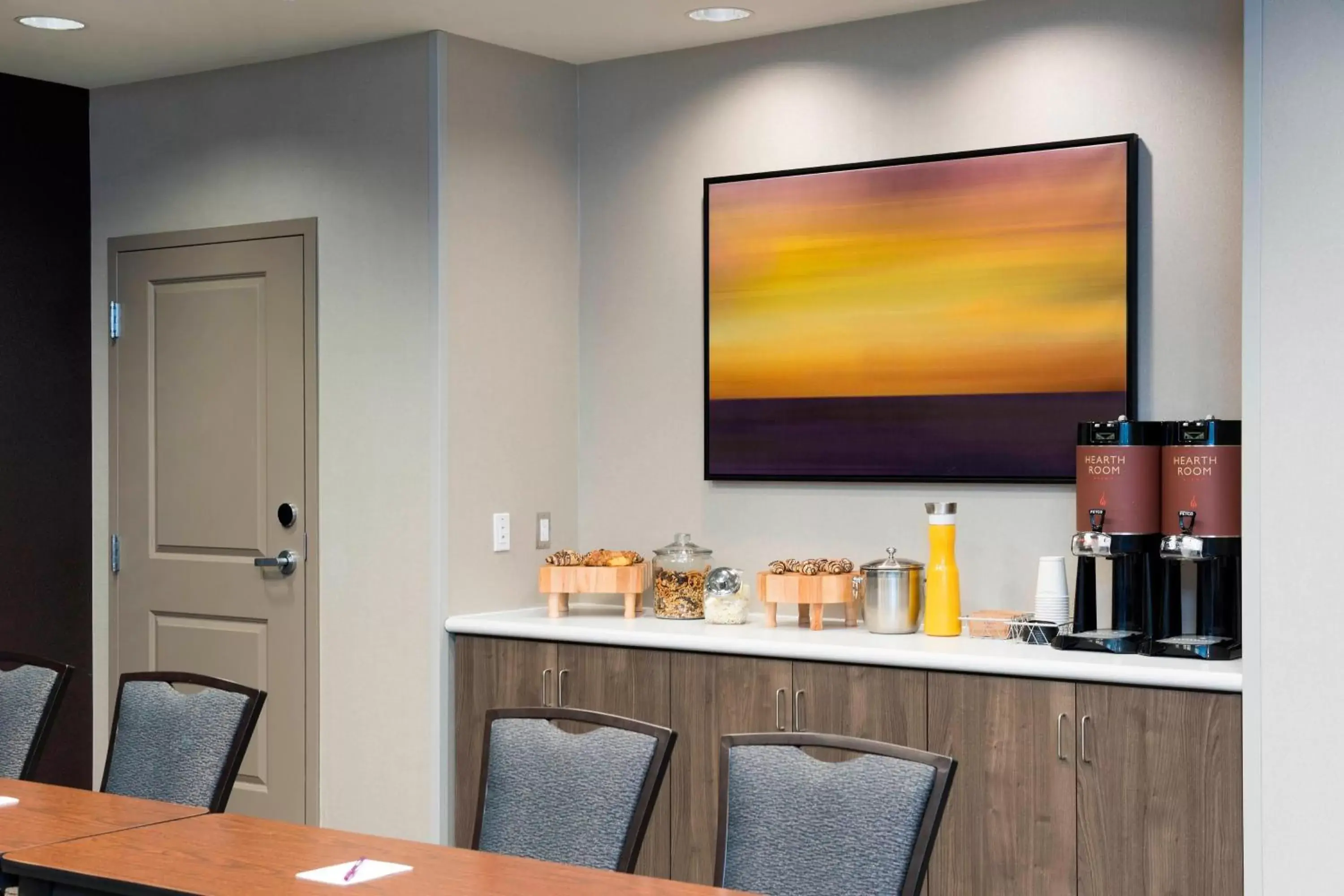 Meeting/conference room, TV/Entertainment Center in Residence Inn by Marriott Milwaukee West