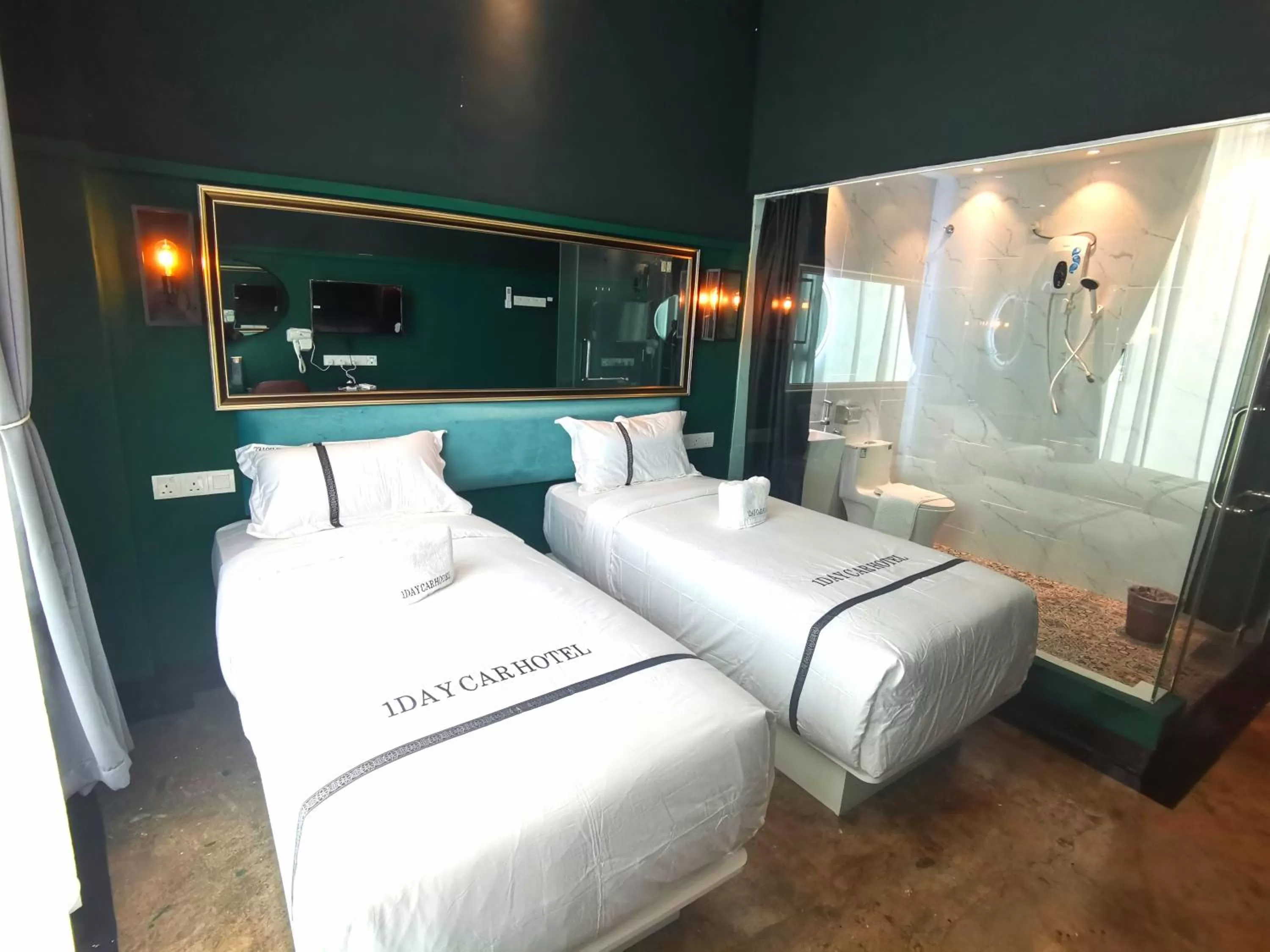 Bed in 1 Day Car Hotel - BG Perdana