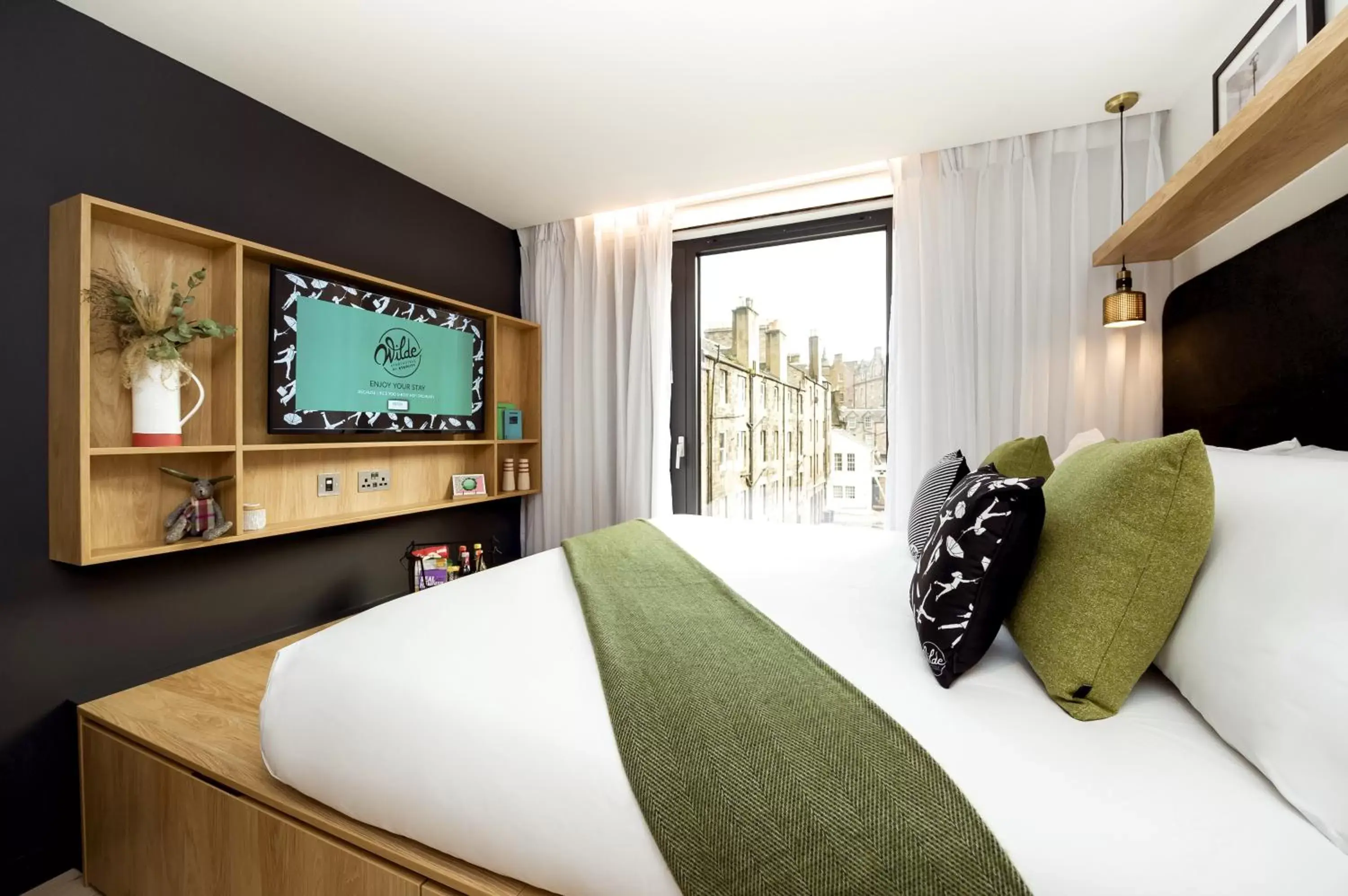 Bedroom, TV/Entertainment Center in Wilde Aparthotels by Staycity Edinburgh Grassmarket