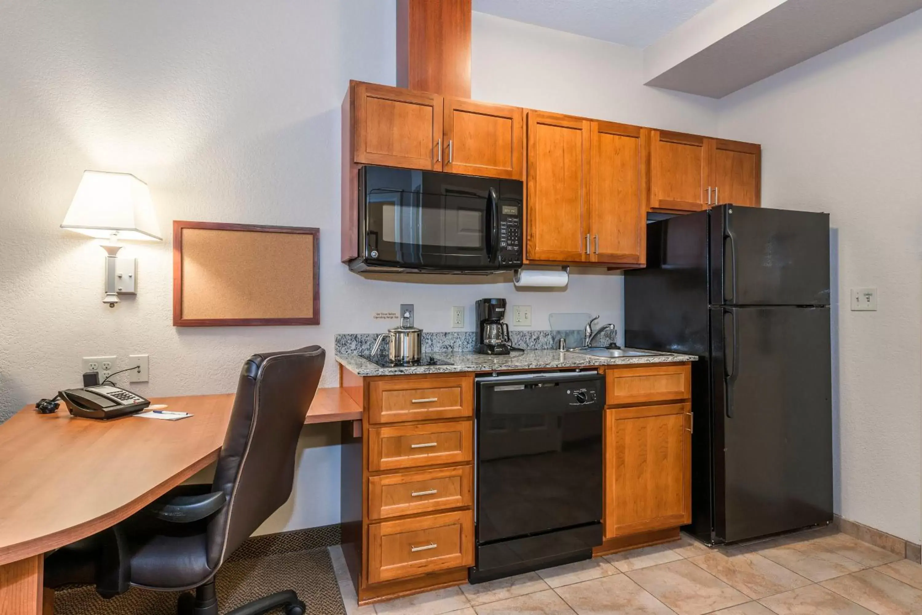 Photo of the whole room, Kitchen/Kitchenette in Candlewood Suites Burlington, an IHG Hotel