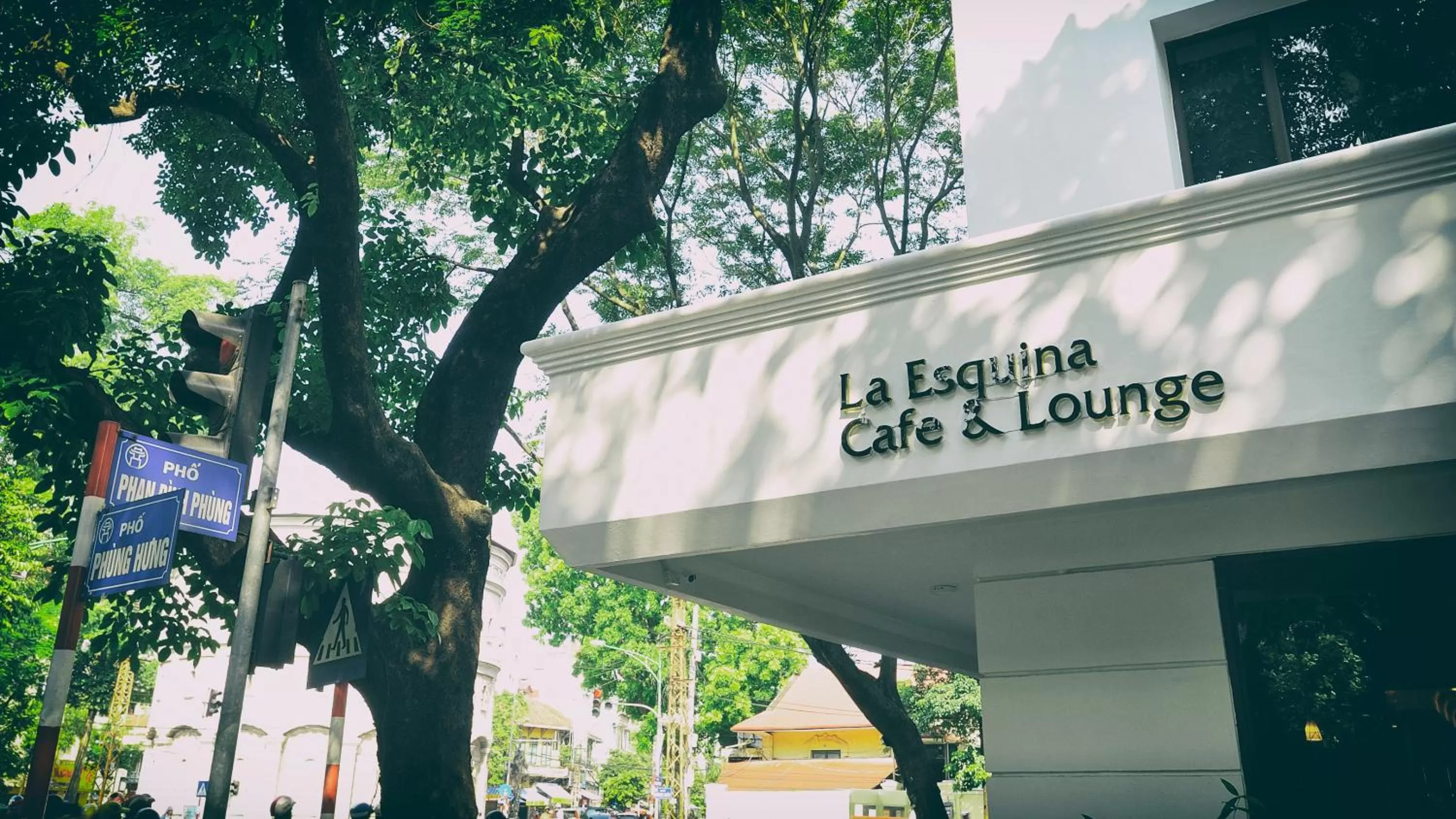 Facade/Entrance in Mon Regency Hotel