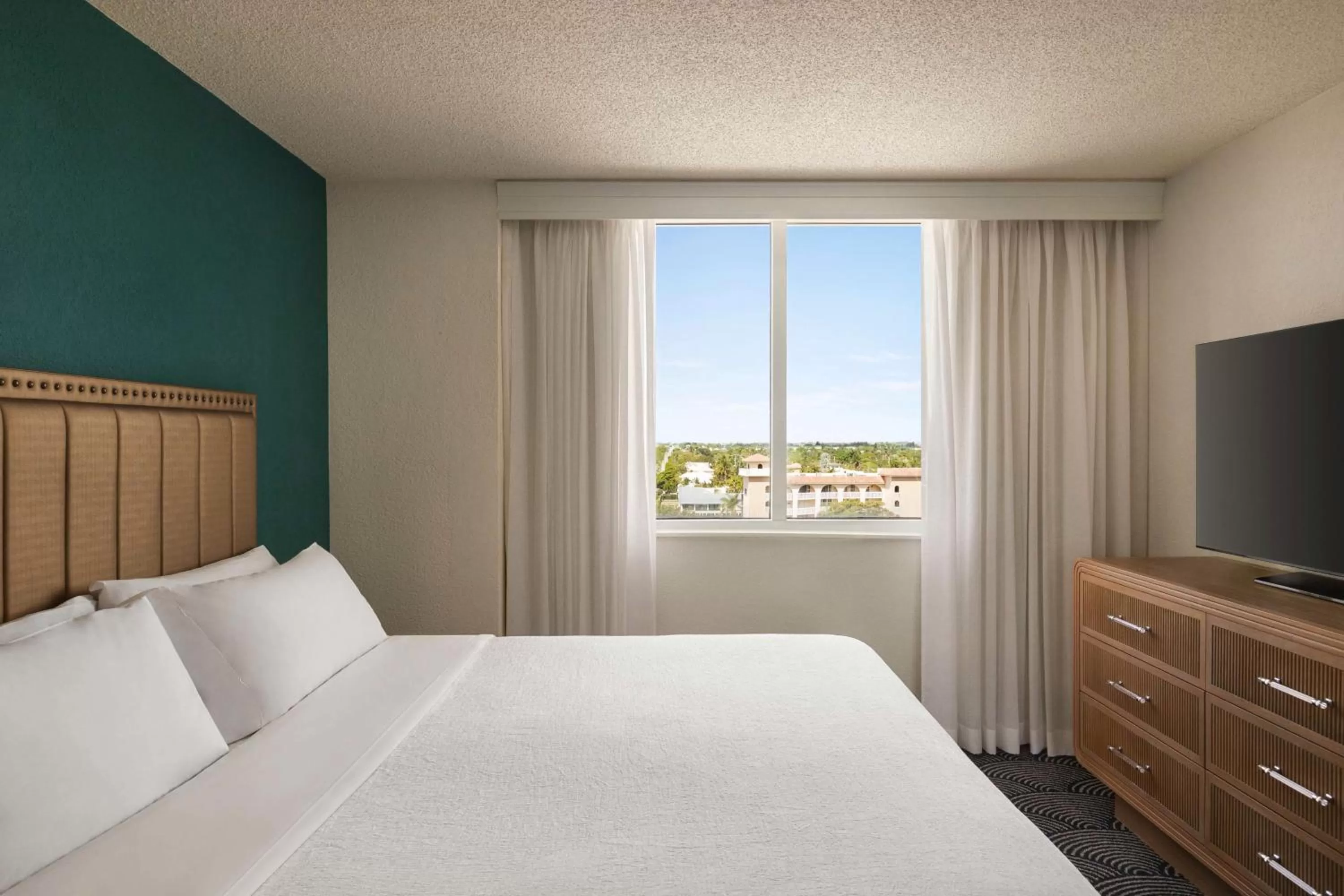 Bed in Embassy Suites by Hilton Deerfield Beach Resort & Spa